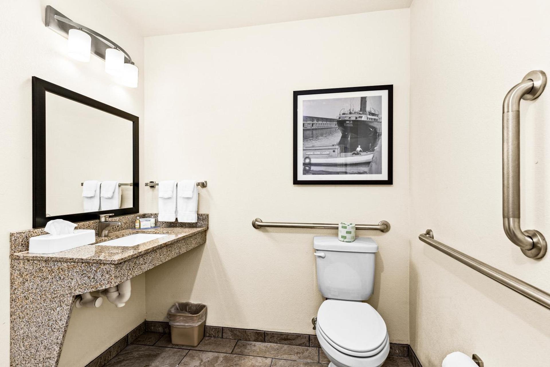 Cobblestone Hotel & Suites - Superior Duluth photo 57