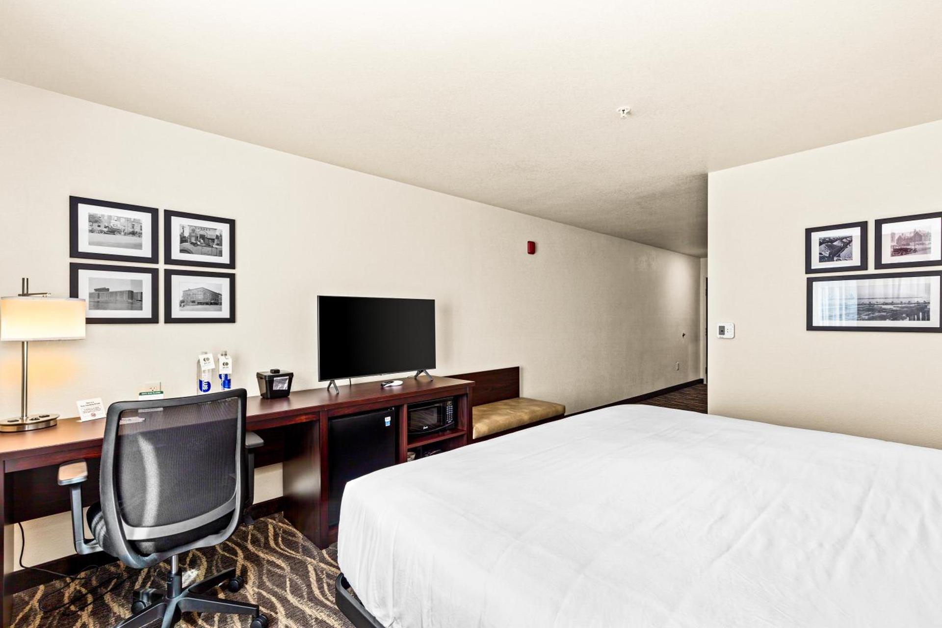 Cobblestone Hotel & Suites - Superior Duluth photo 46