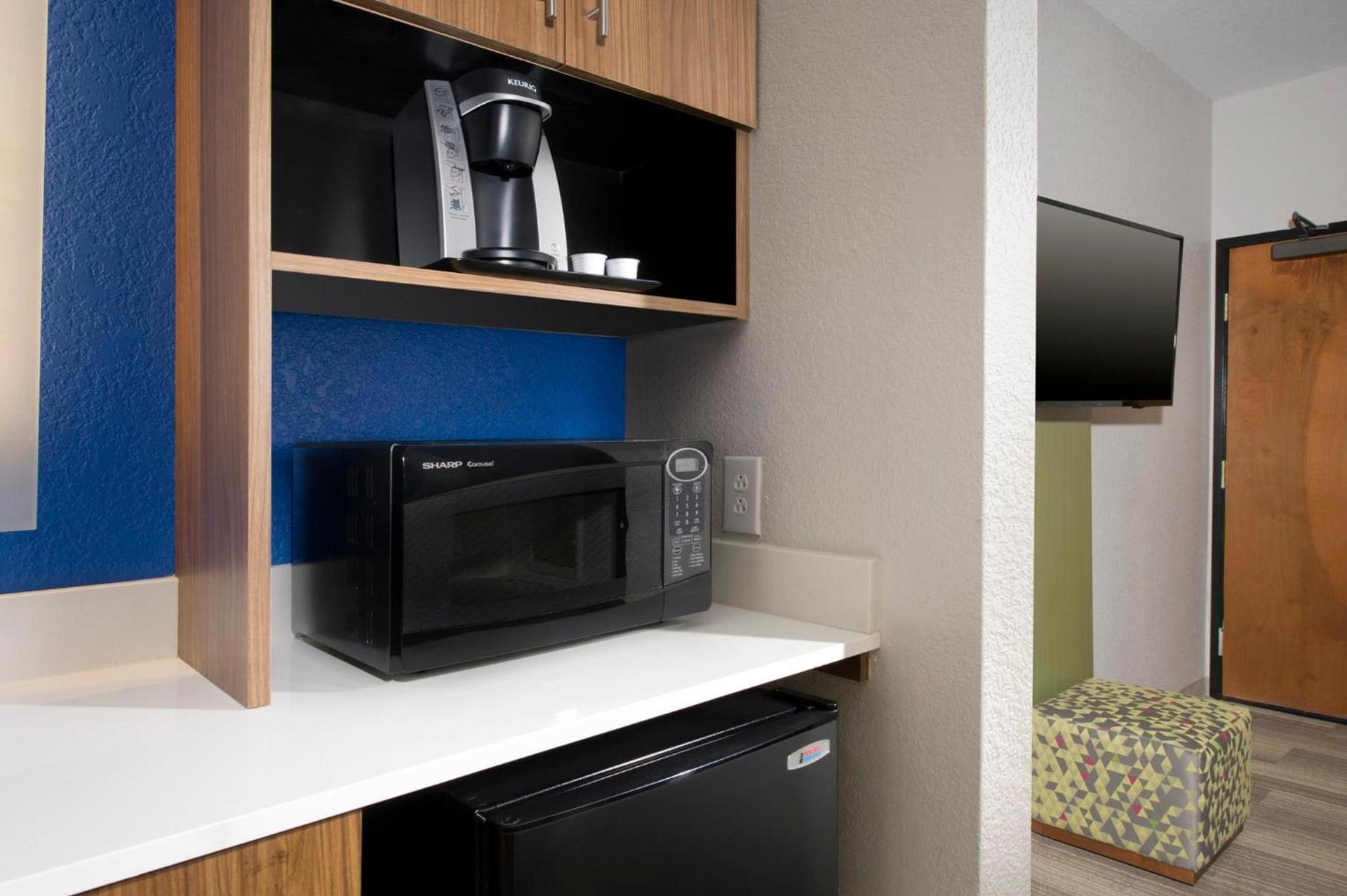 Holiday Inn Express & Suites San Antonio - Downtown Market Area by IHG photo 16