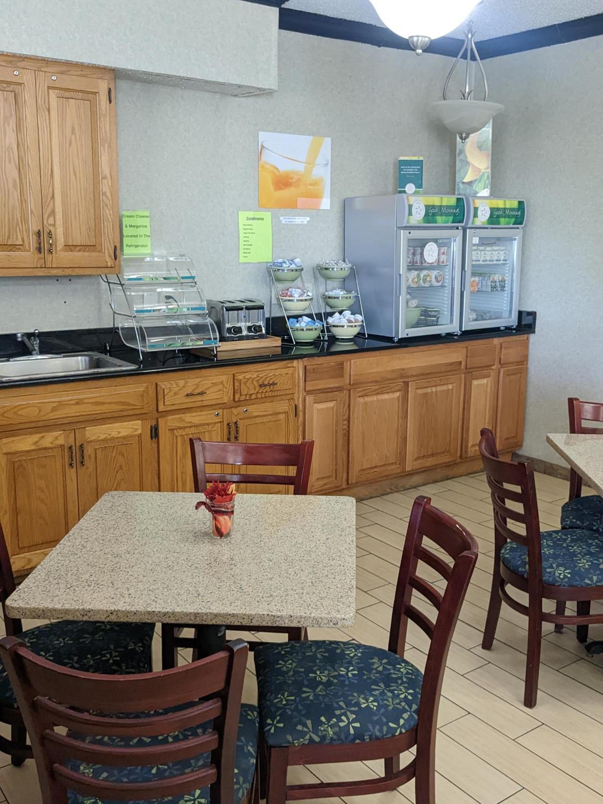 Quality Inn & Suites Delaware South photo 27