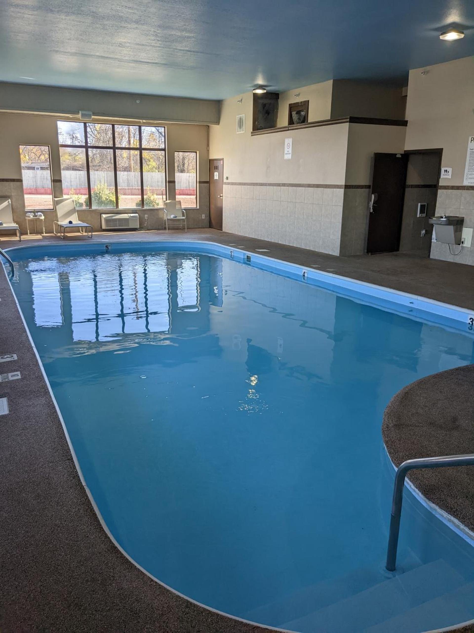 Quality Inn & Suites Delaware South photo 17
