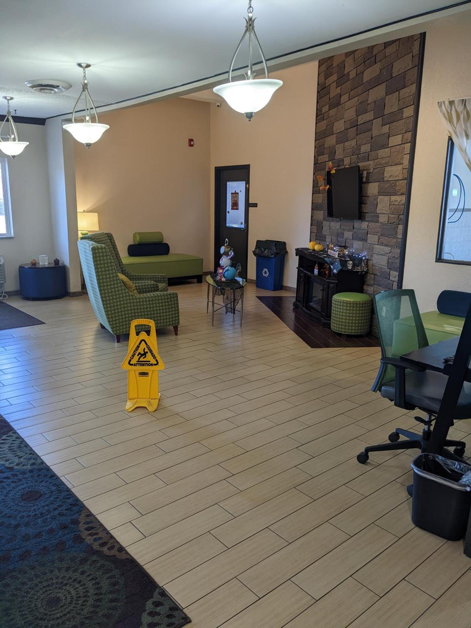 Quality Inn & Suites Delaware South photo 72