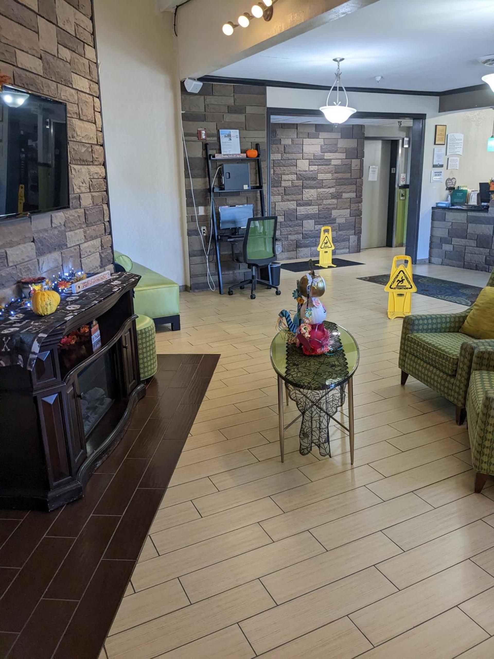Quality Inn & Suites Delaware South photo 29