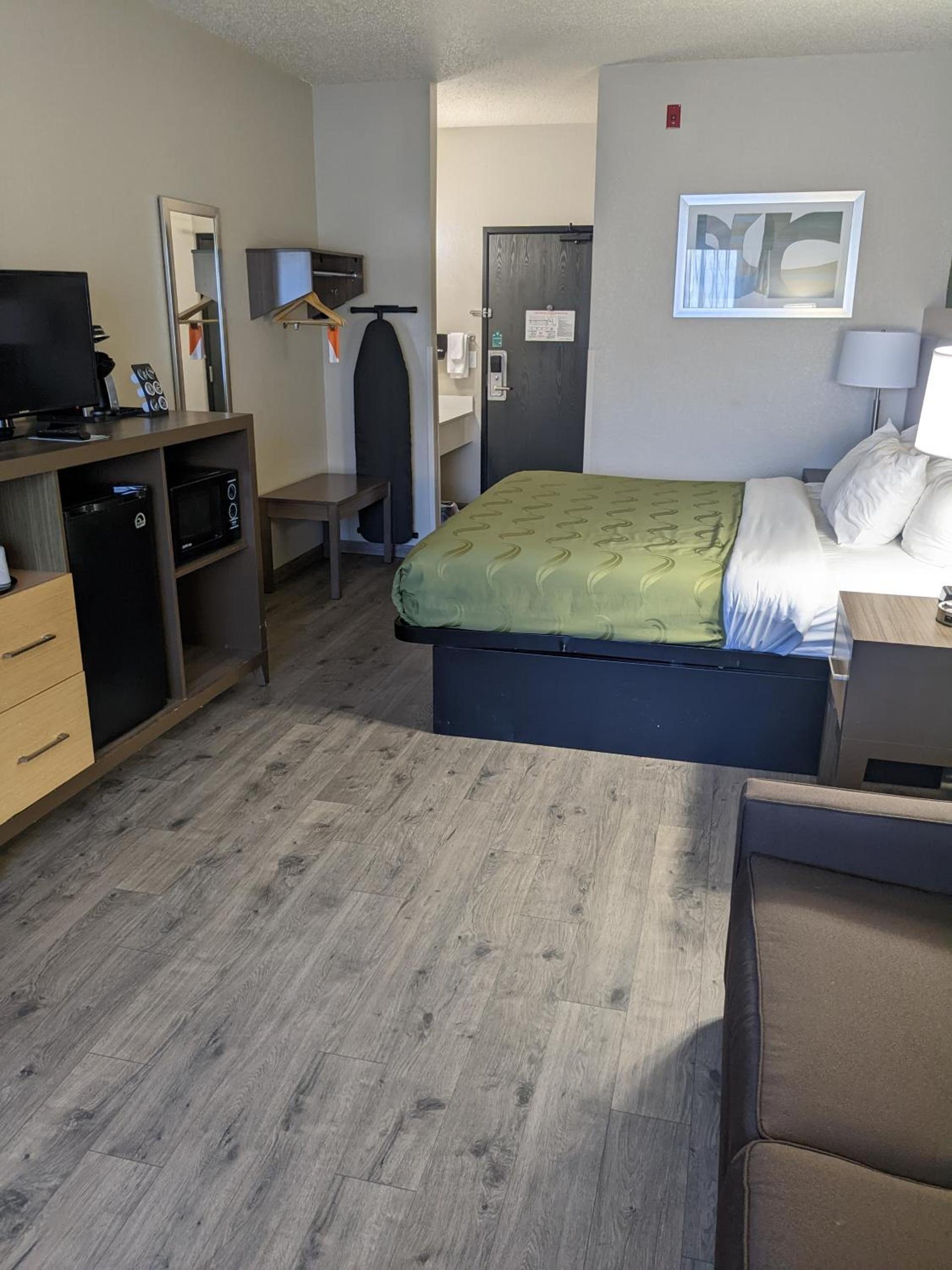 Quality Inn & Suites Delaware South photo 39