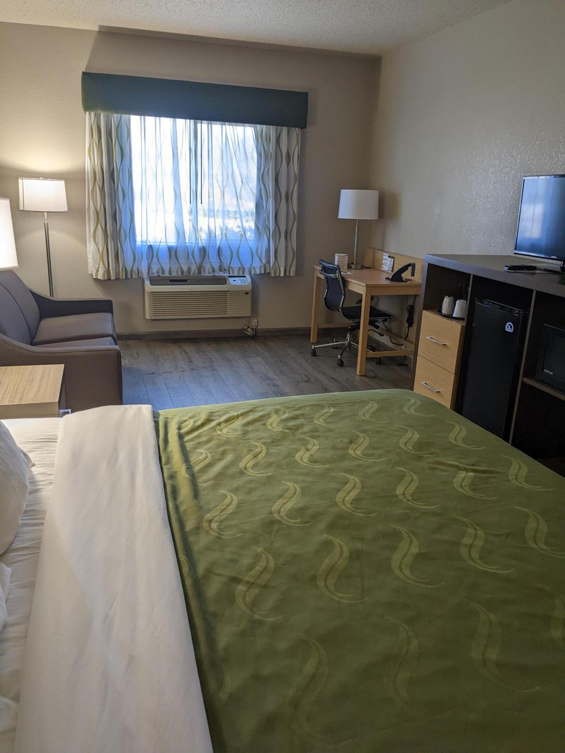 Quality Inn & Suites Delaware South photo 68