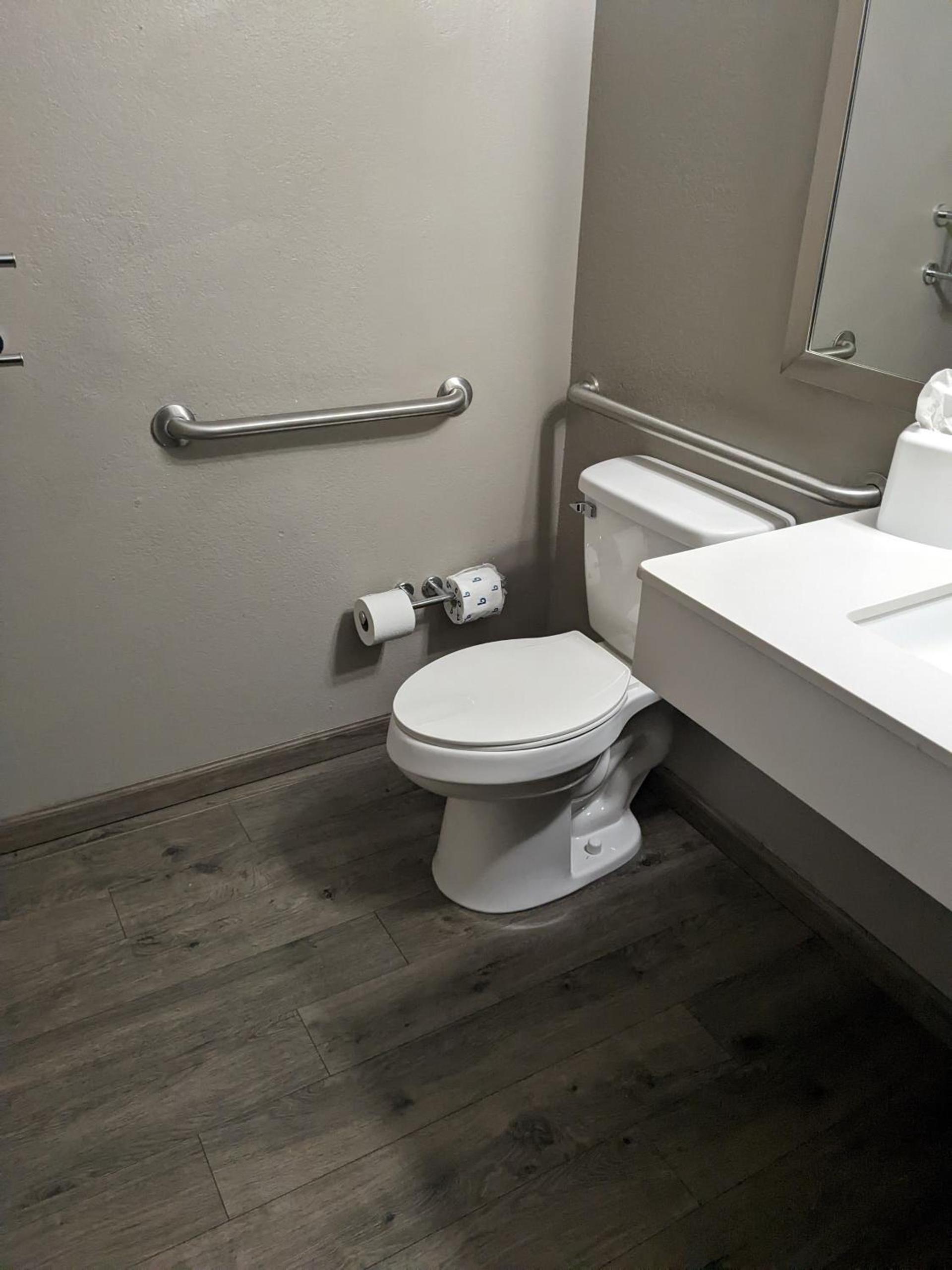 Quality Inn & Suites Delaware South photo 64