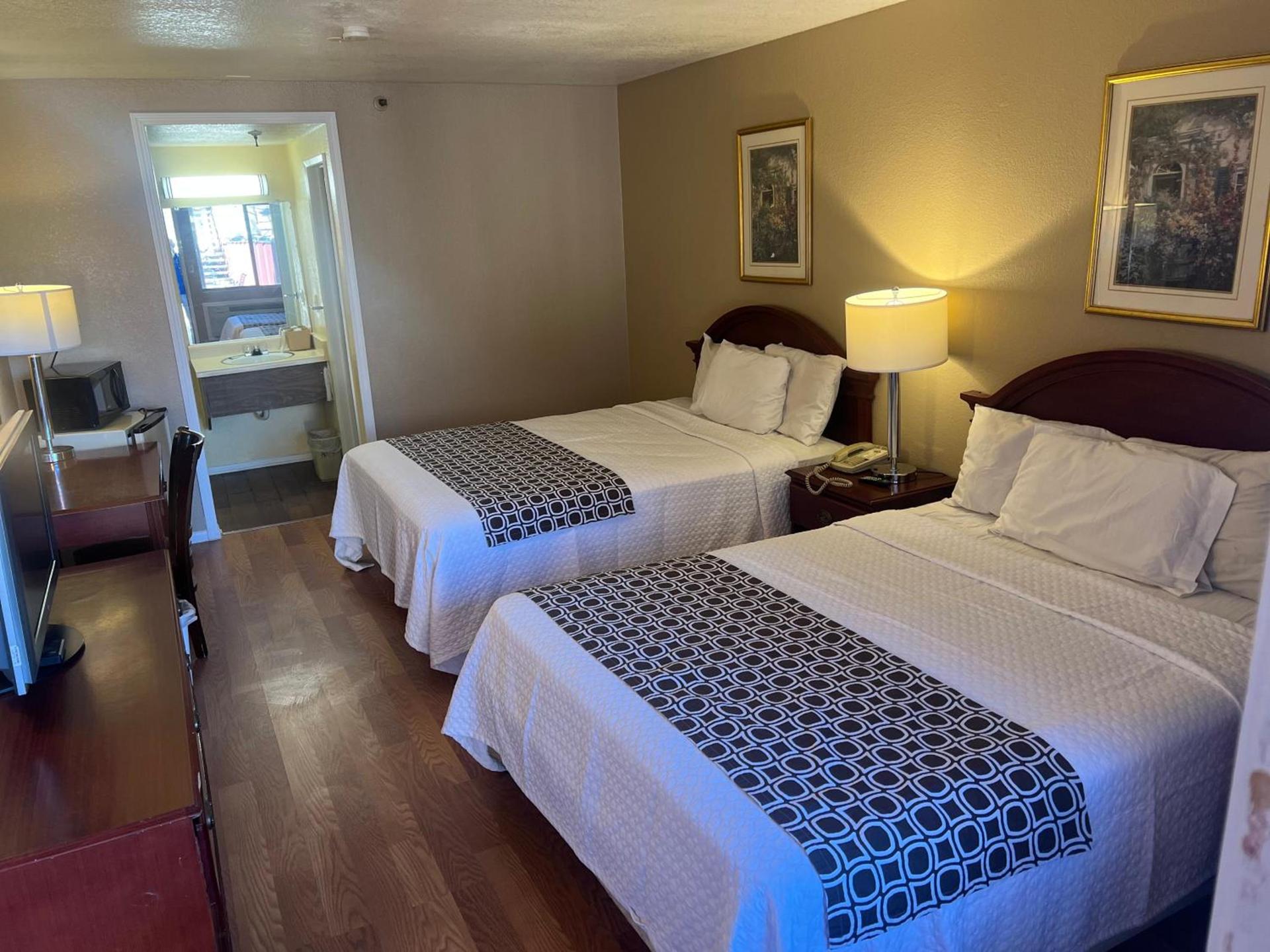 Days Inn by Wyndham Victorville - Hesperia I-15 Palmdale Road photo 26