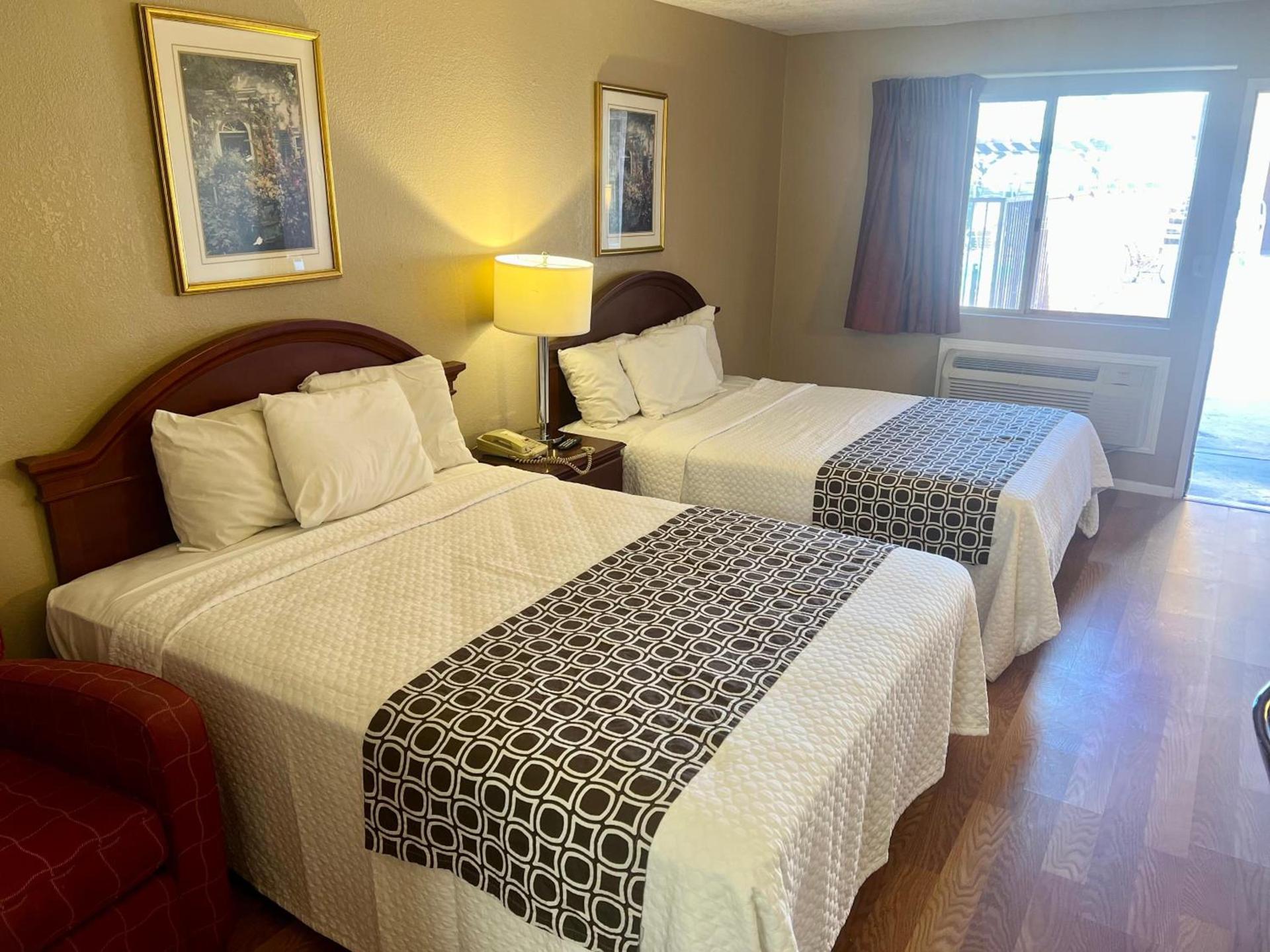 Days Inn by Wyndham Victorville - Hesperia I-15 Palmdale Road photo 25