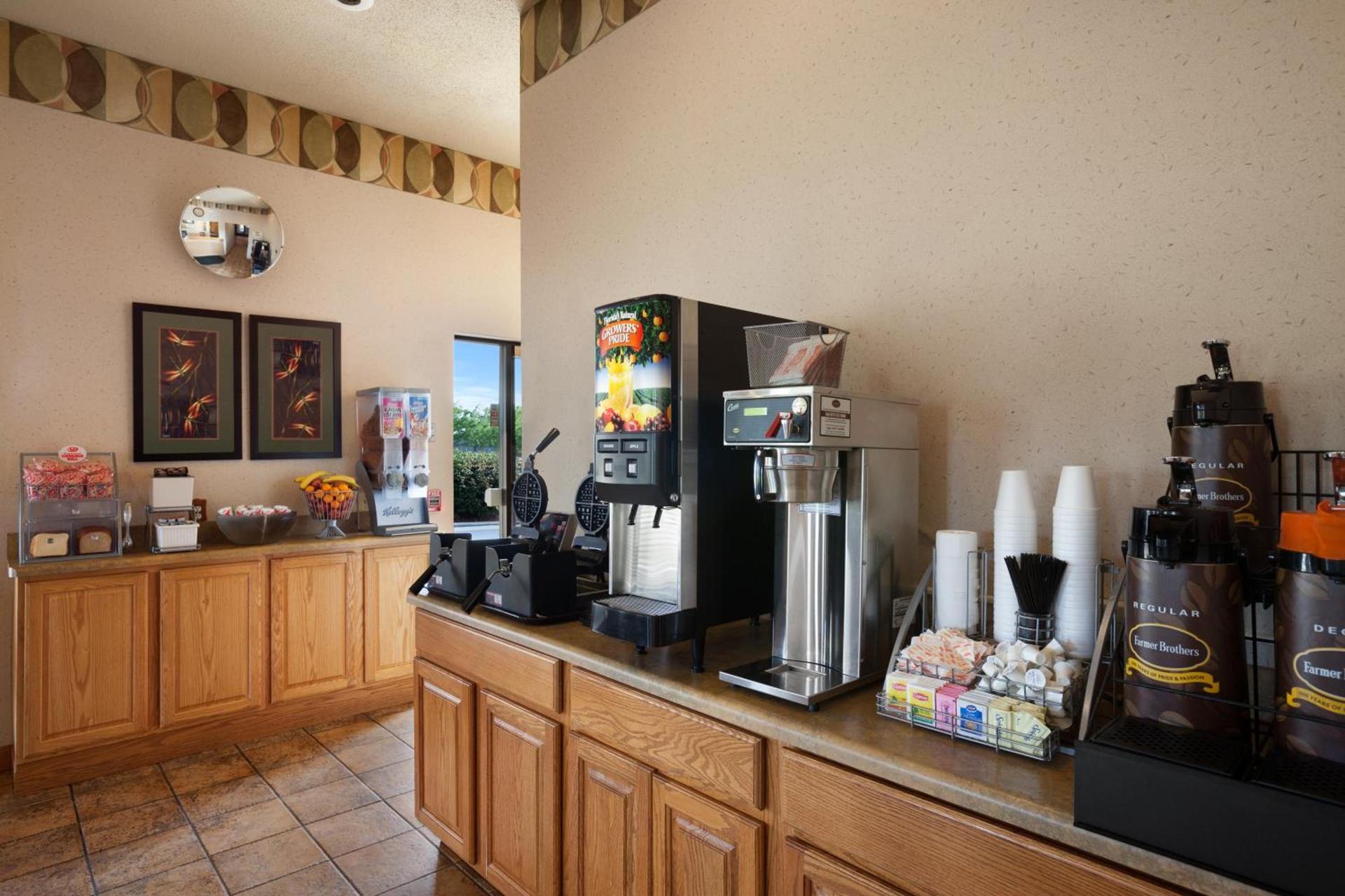 Super 8 by Wyndham Collinsville St. Louis photo 24