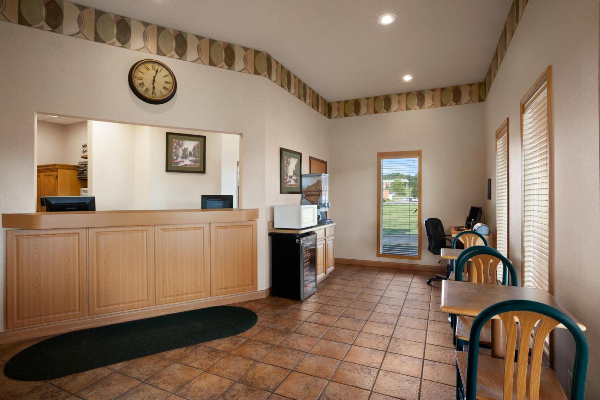 Super 8 by Wyndham Collinsville St. Louis photo 23