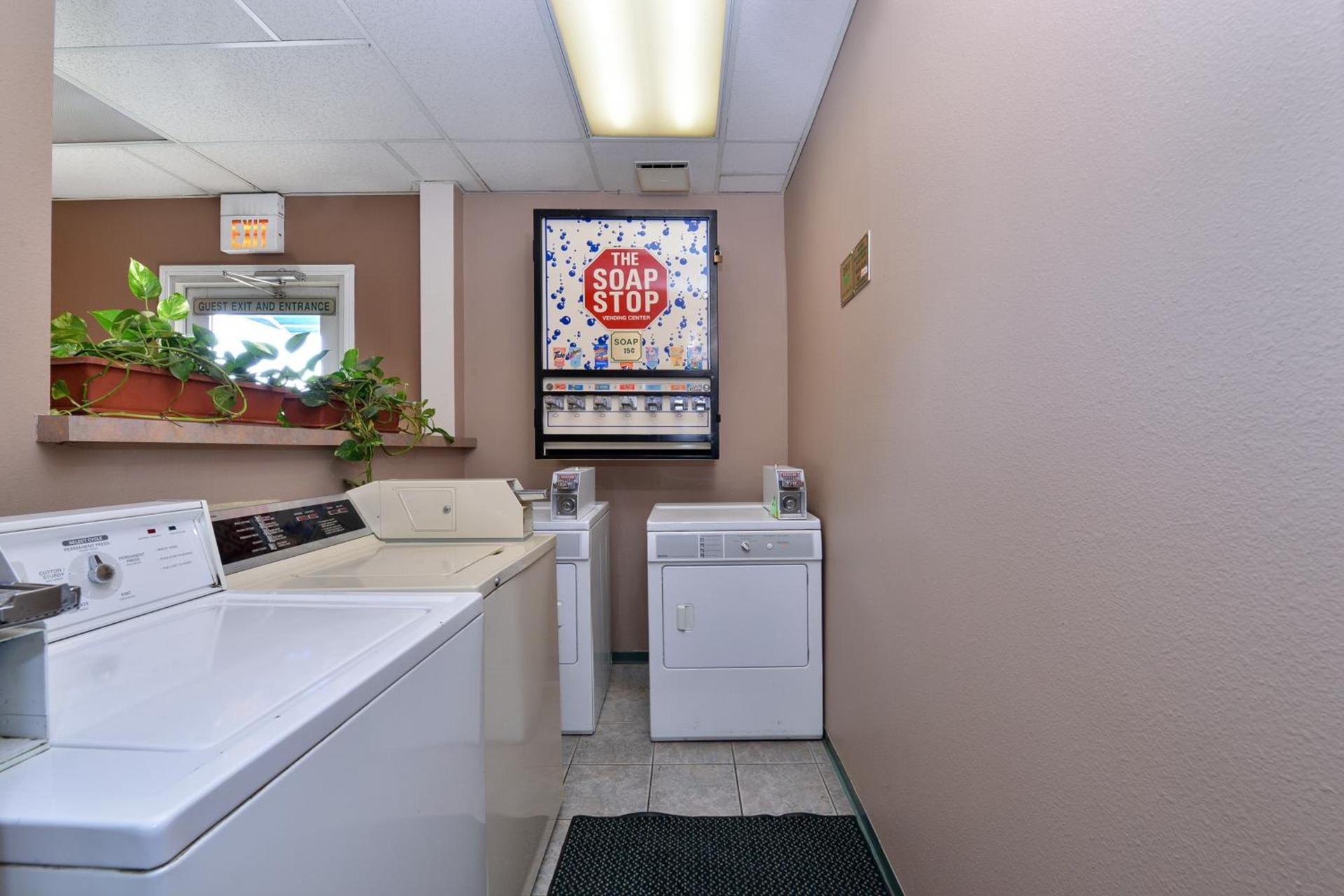 Americas Best Value Inn & Suites Madera photo 12