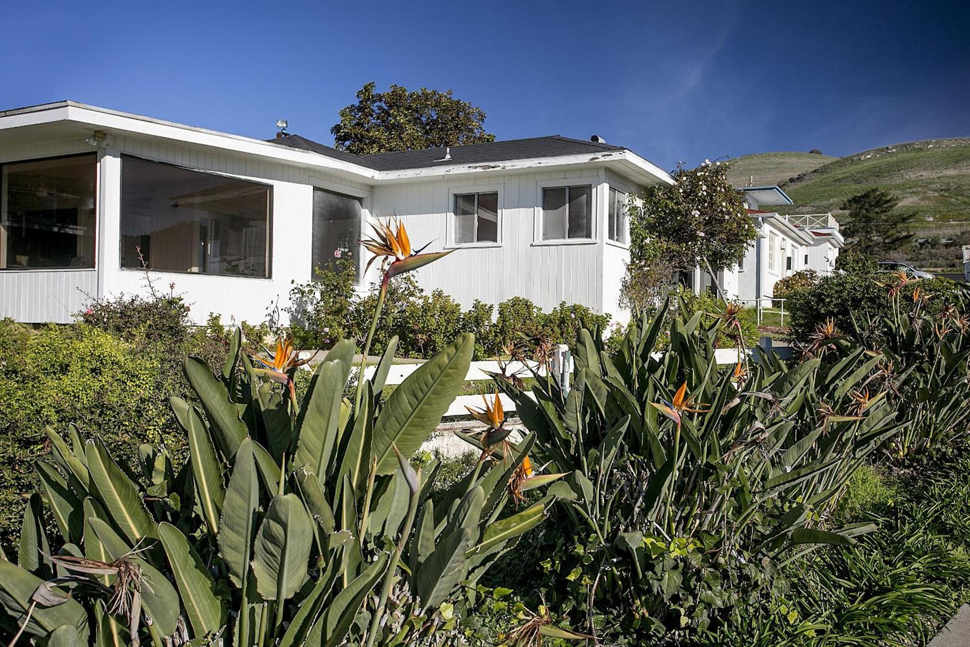 Tides Oceanview Inn and Cottages photo 25