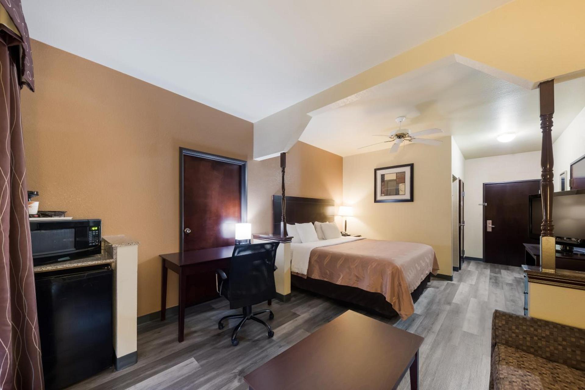 Quality Inn & Suites Terrell photo 41