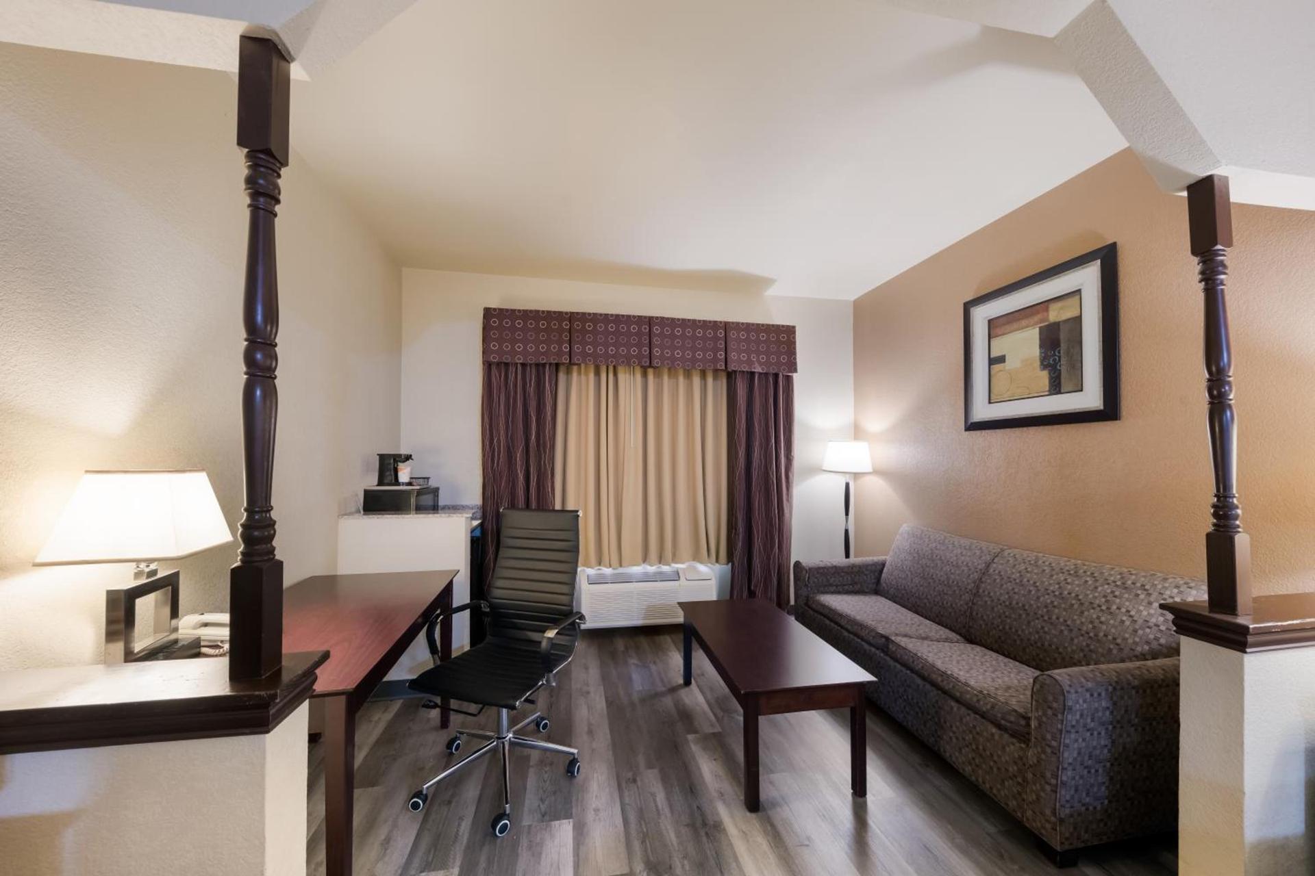 Quality Inn & Suites Terrell photo 43