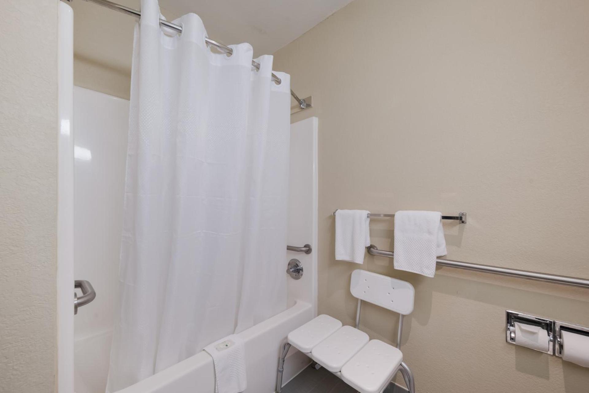 Quality Inn & Suites Terrell photo 49
