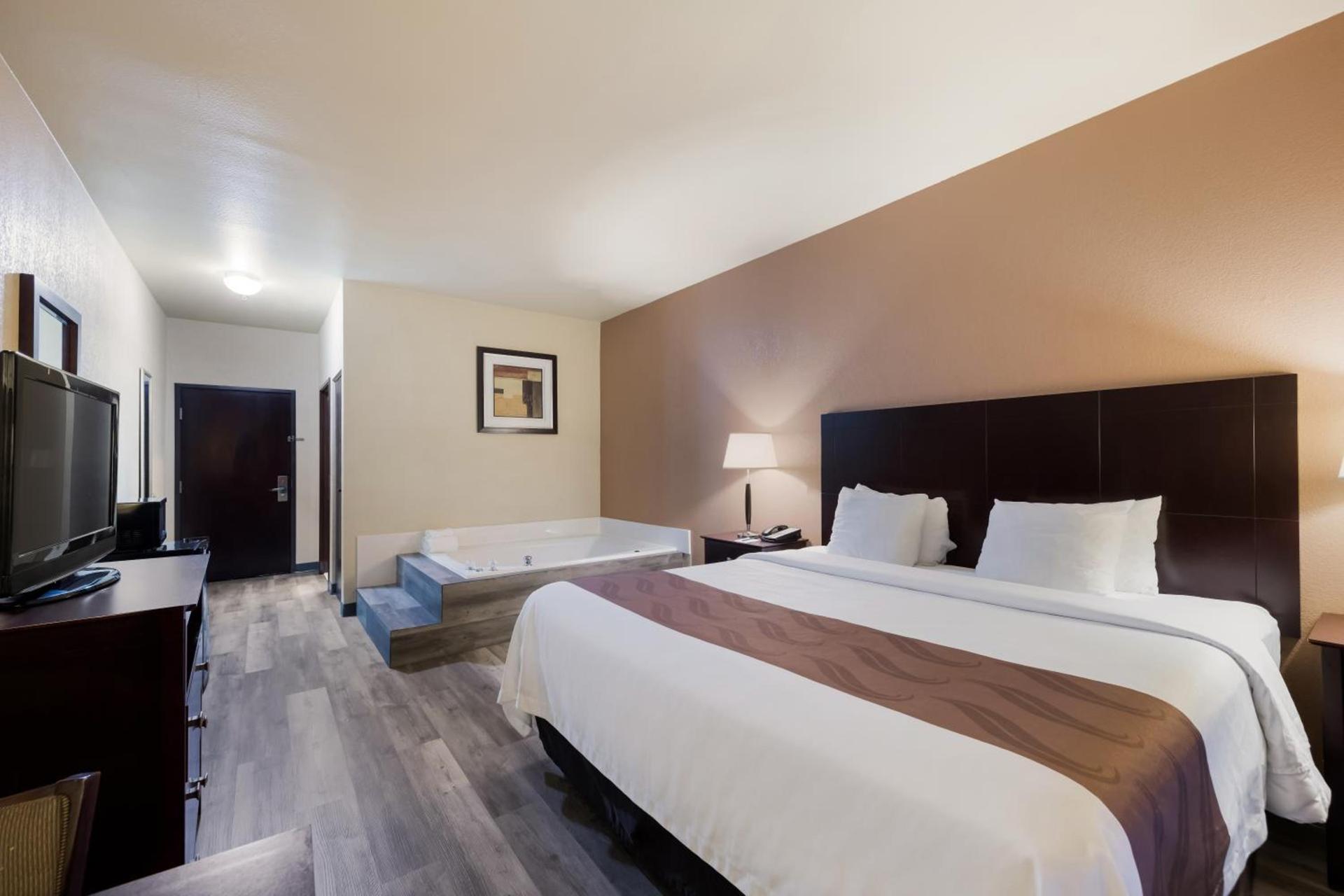 Quality Inn & Suites Terrell photo 52