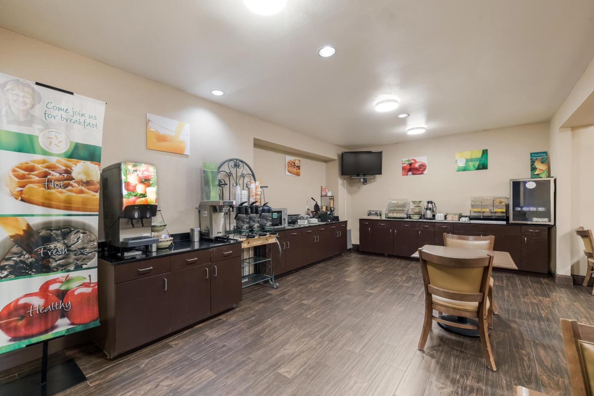 Quality Inn & Suites Terrell photo 61