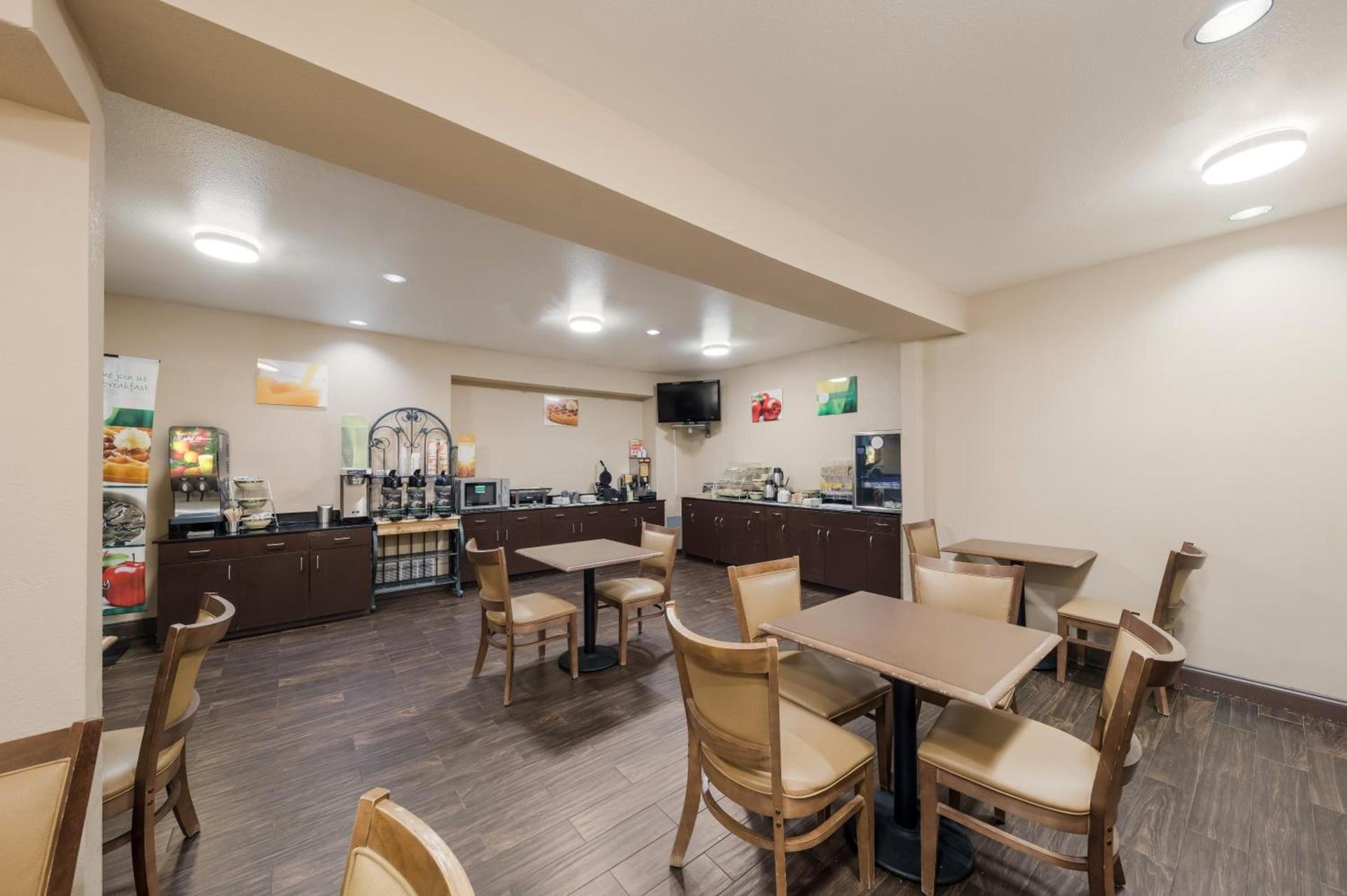 Quality Inn & Suites Terrell photo 63
