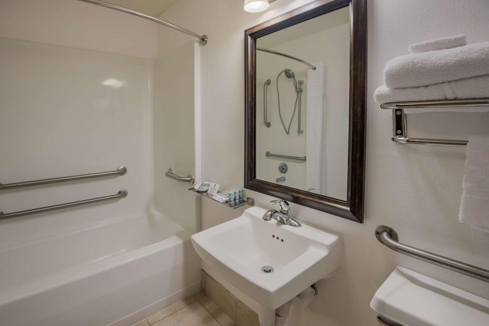 Best Western Sycamore Inn photo 24