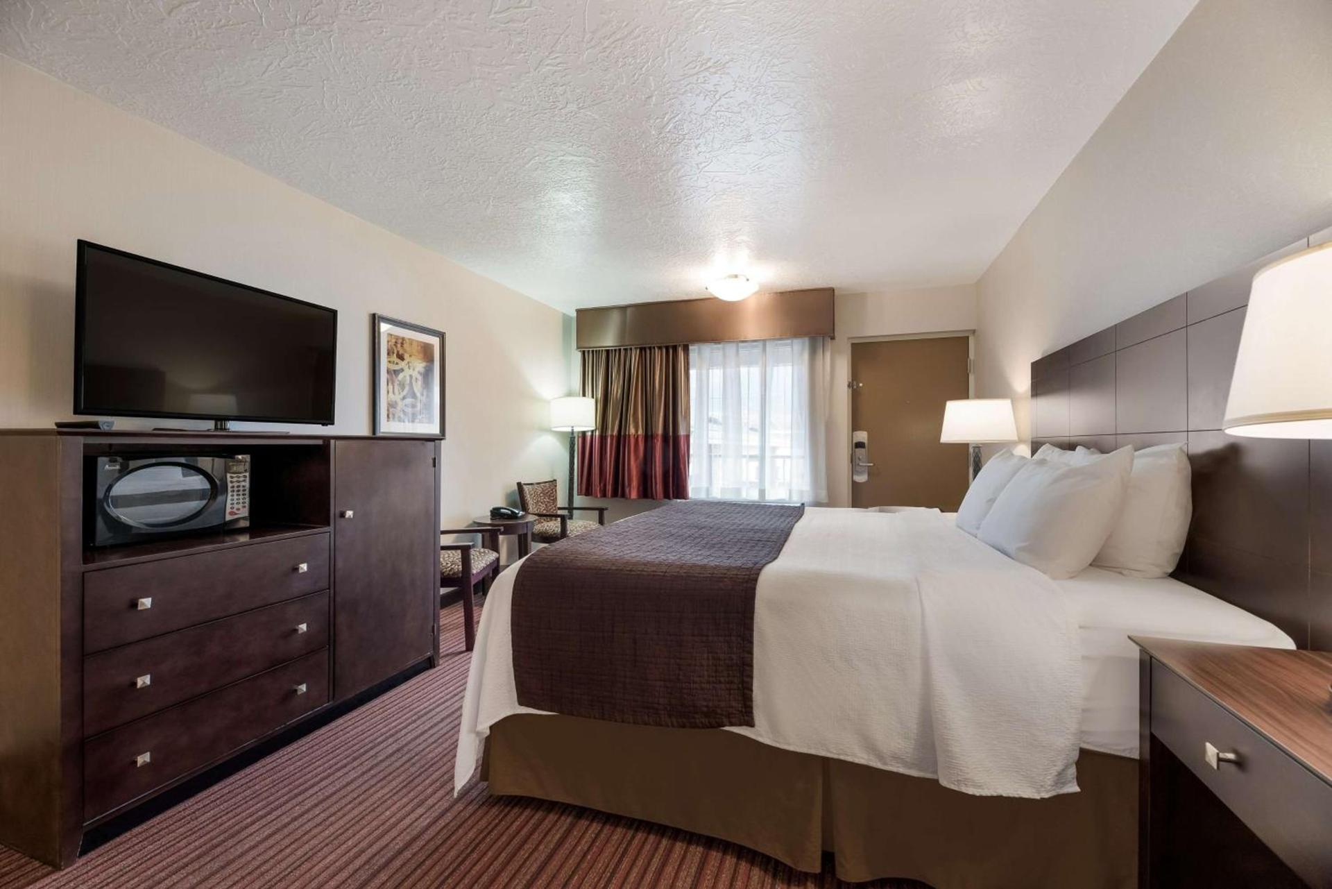 Best Western Plus Cedar City photo 12