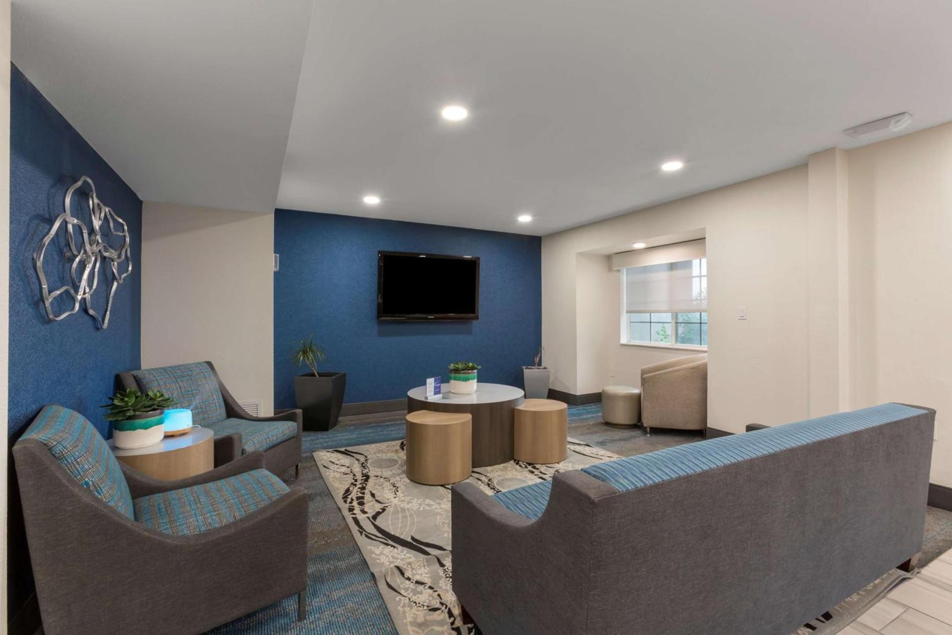 Best Western Plus Yuma Foothills Inn & Suites photo 2