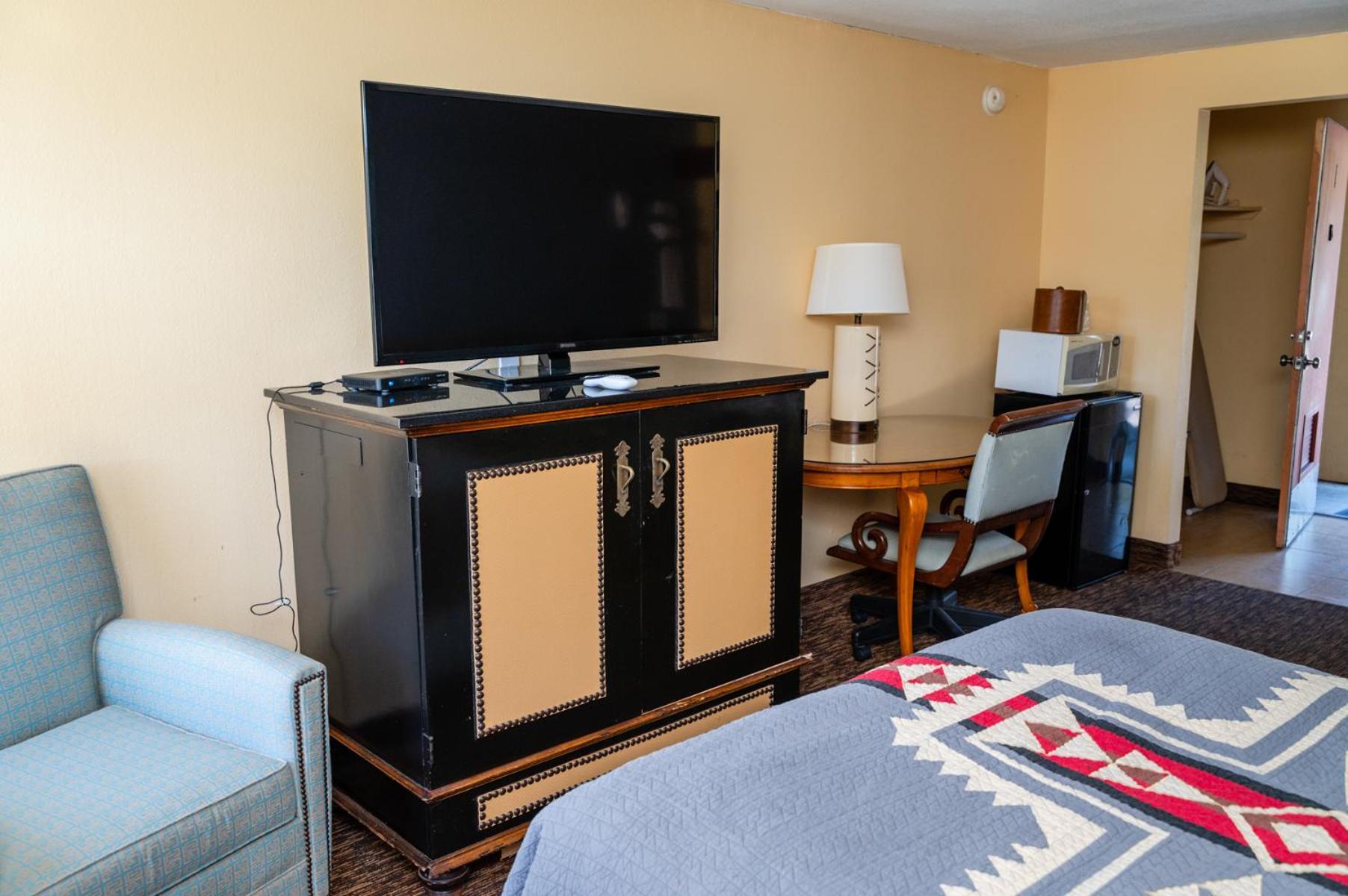 Columbia Gorge Inn photo 19