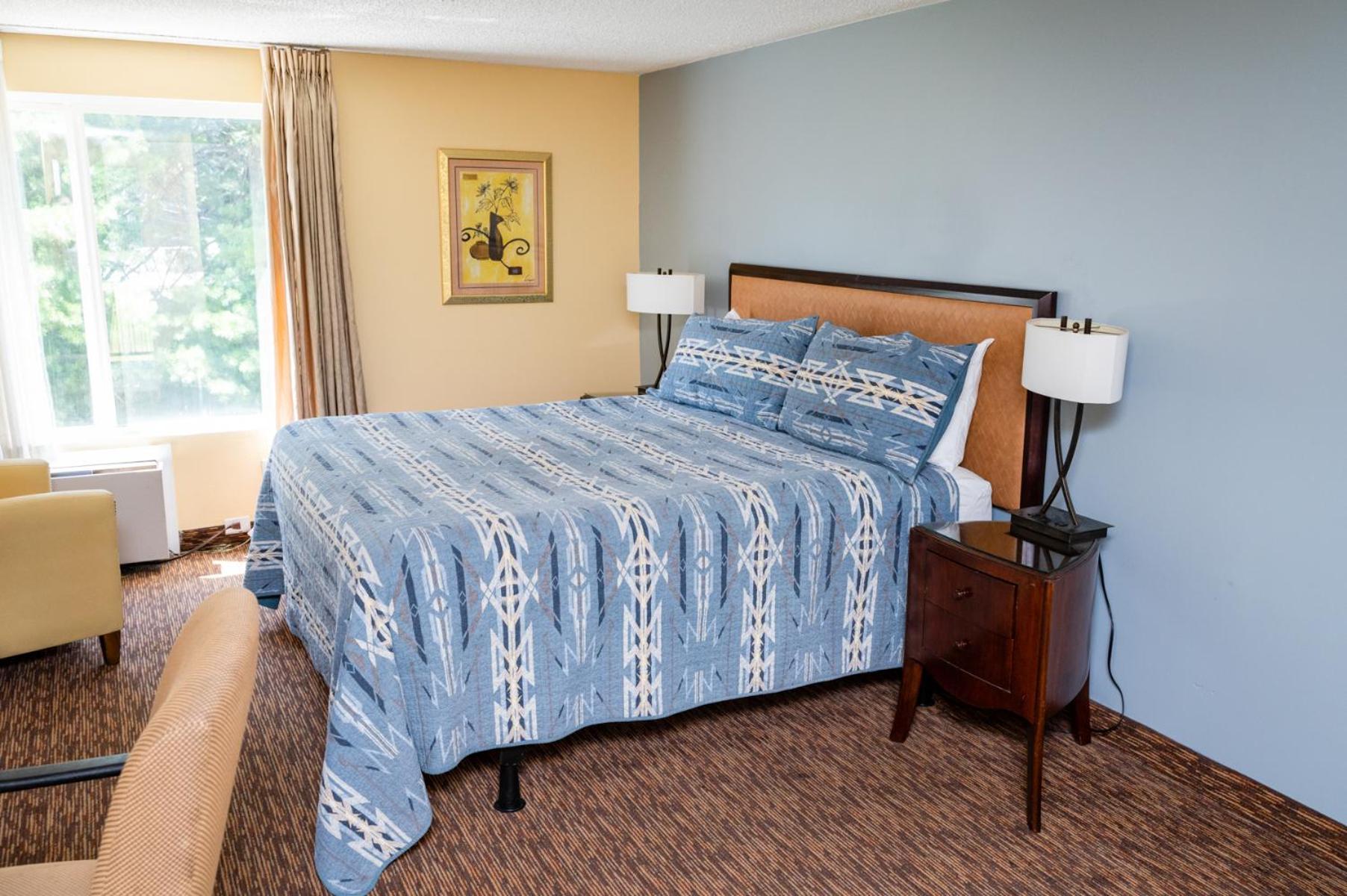 Columbia Gorge Inn photo 22