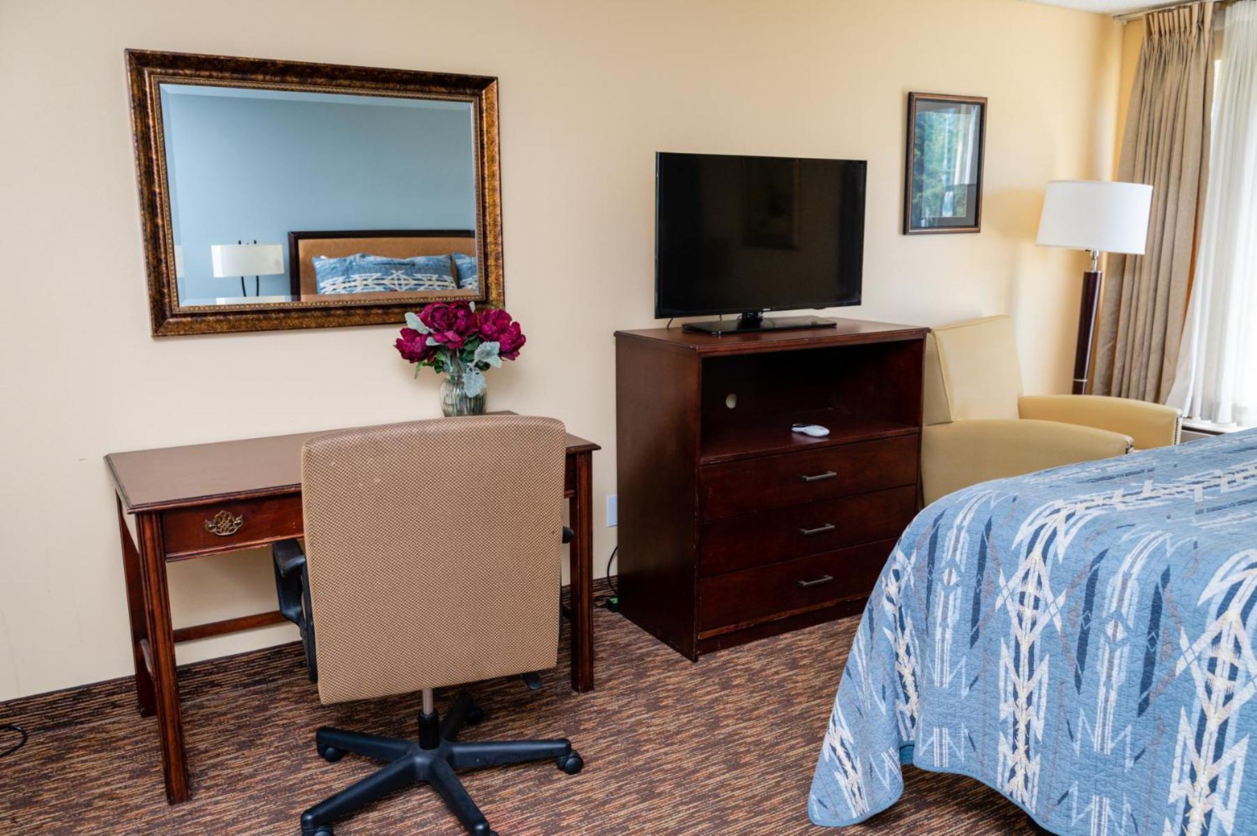 Columbia Gorge Inn photo 21