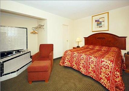 Super 8 by Wyndham Monticello NY photo 11