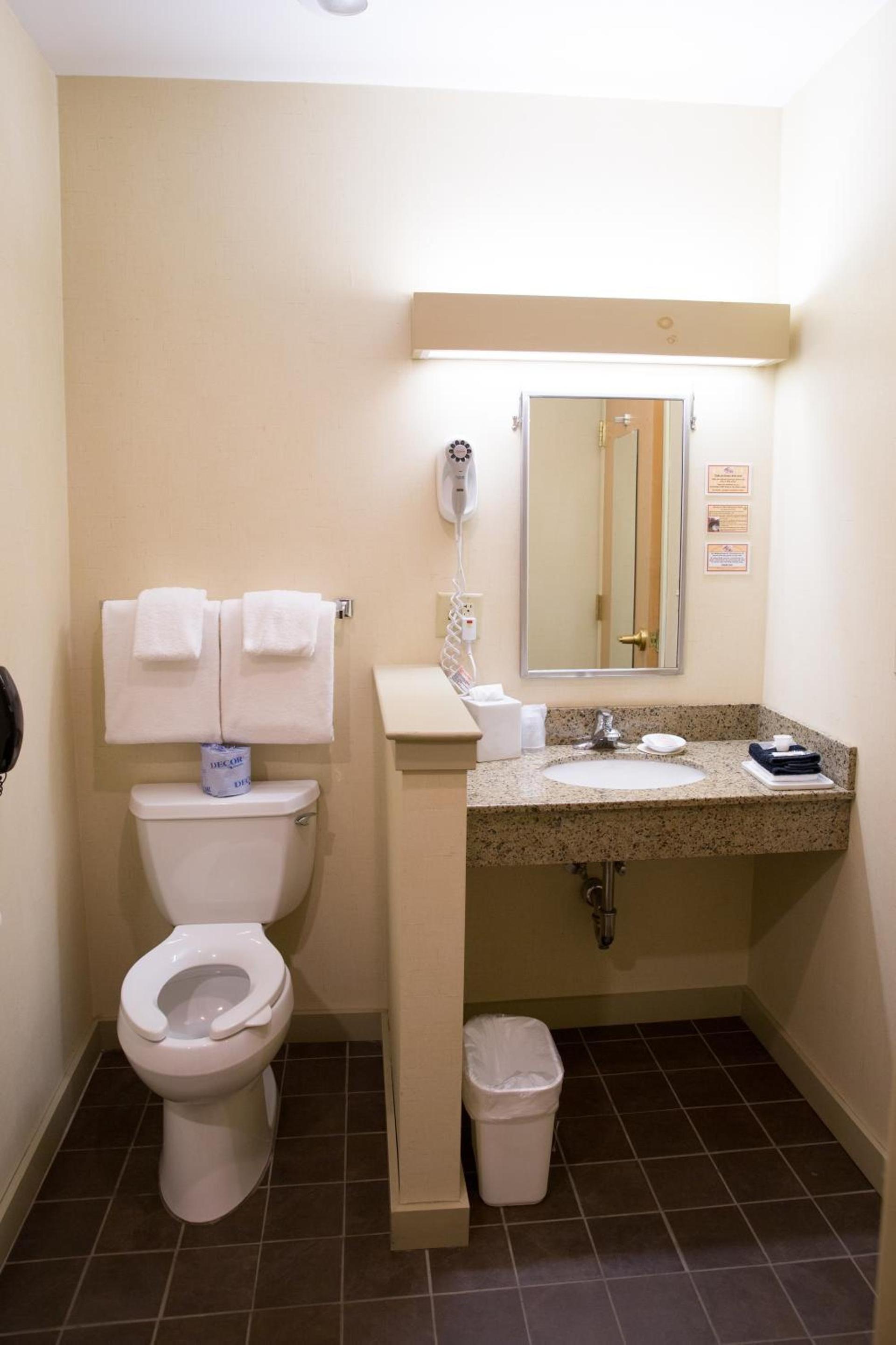 The Common Man Inn & Restaurant photo 96