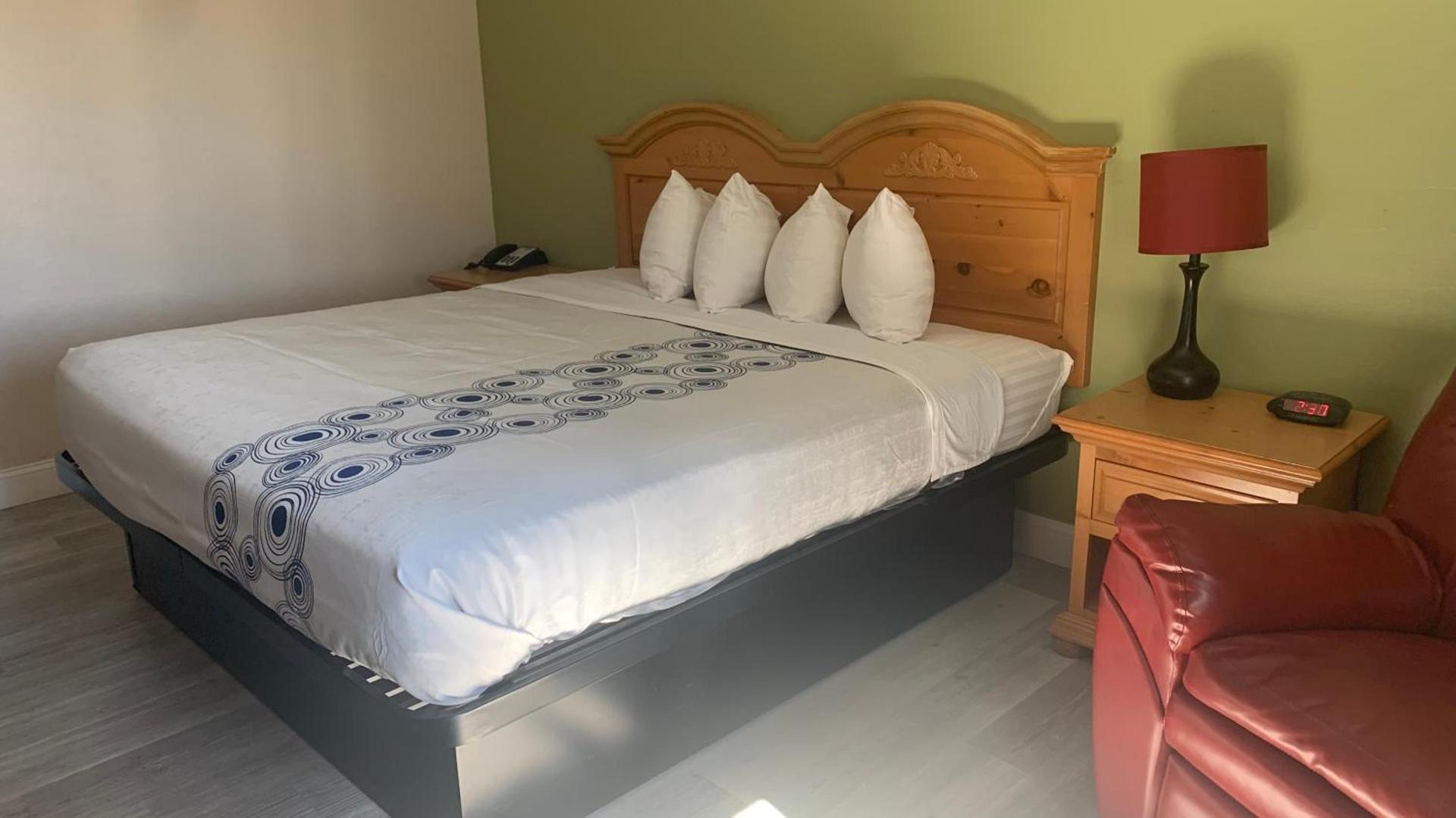Regency Inn and Suites photo 58