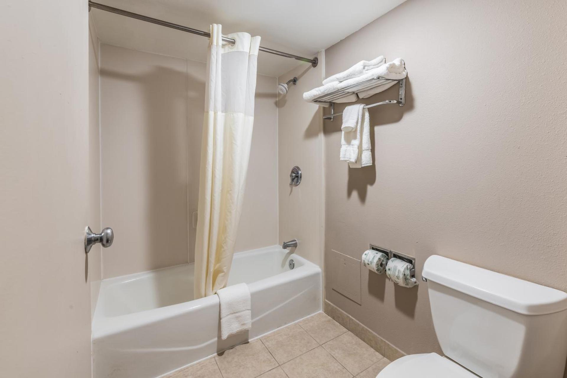 Lake Norman Inn and Suites photo 39