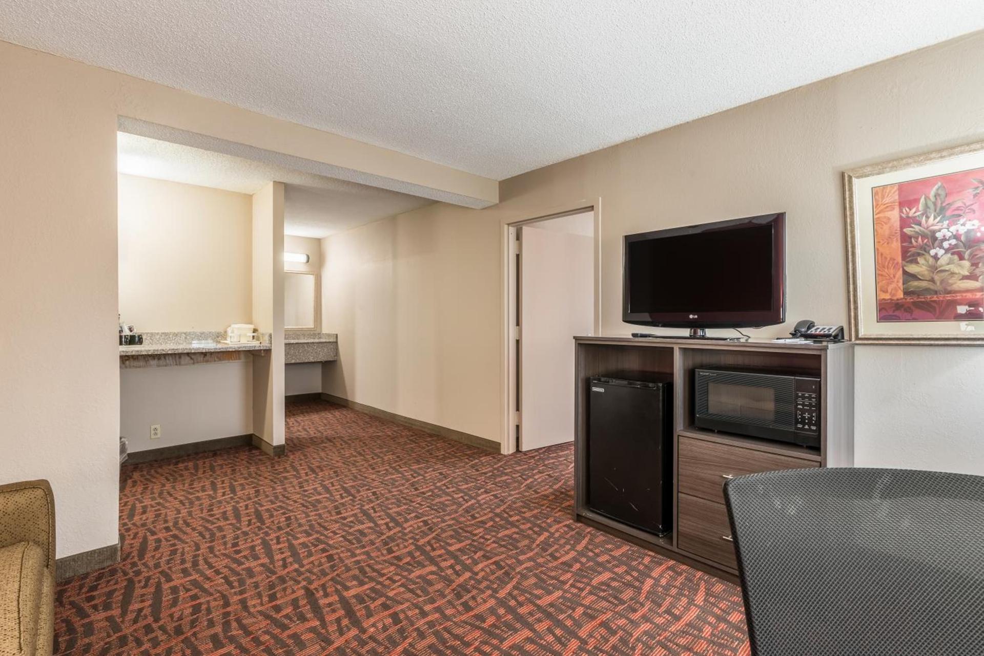 Lake Norman Inn and Suites photo 13