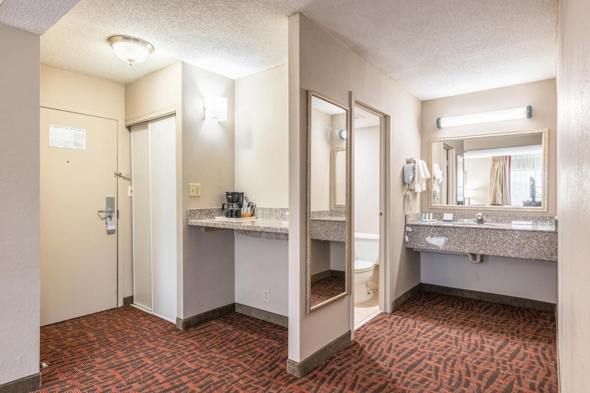 Lake Norman Inn and Suites photo 15