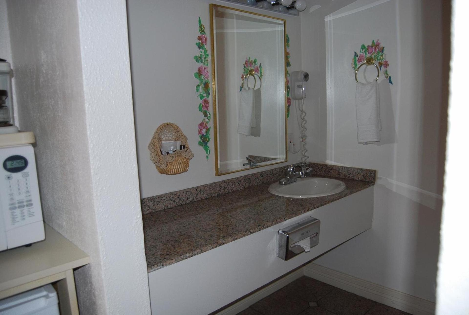 Stanford Motor Inn photo 18