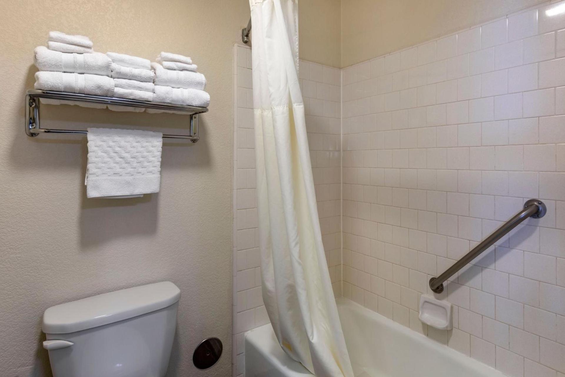 Best Western Town & Country Lodge photo 39