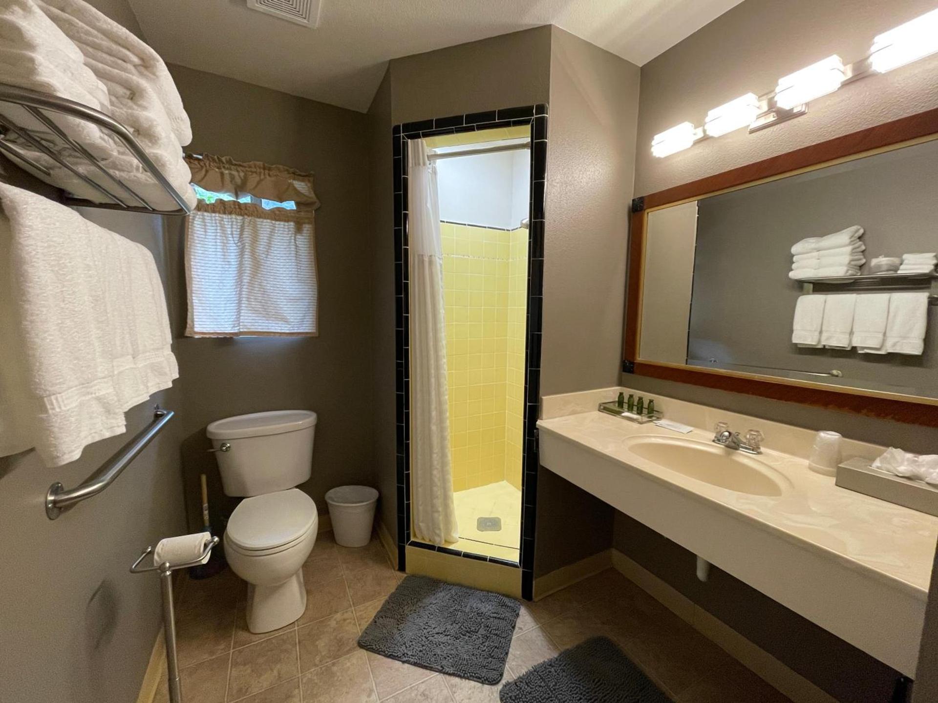 Indian Creek Lodge photo 26