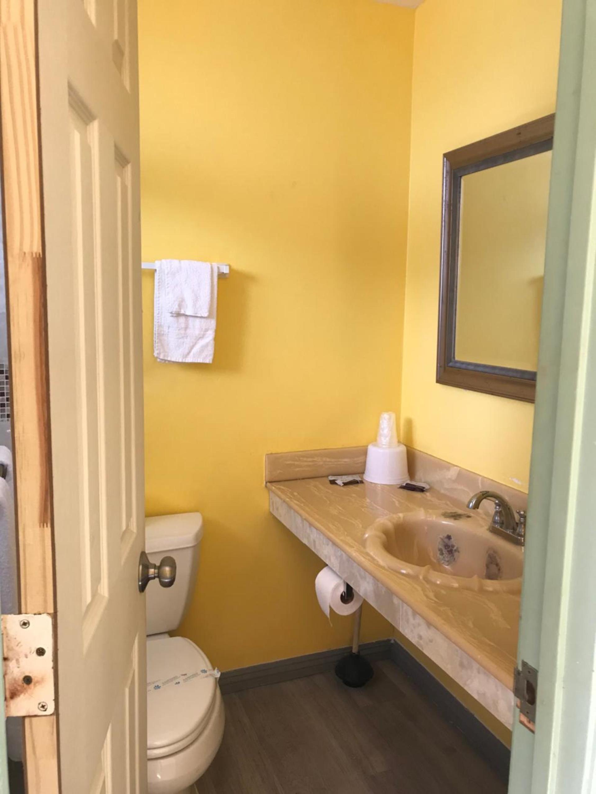 777 Motor Inn photo 16