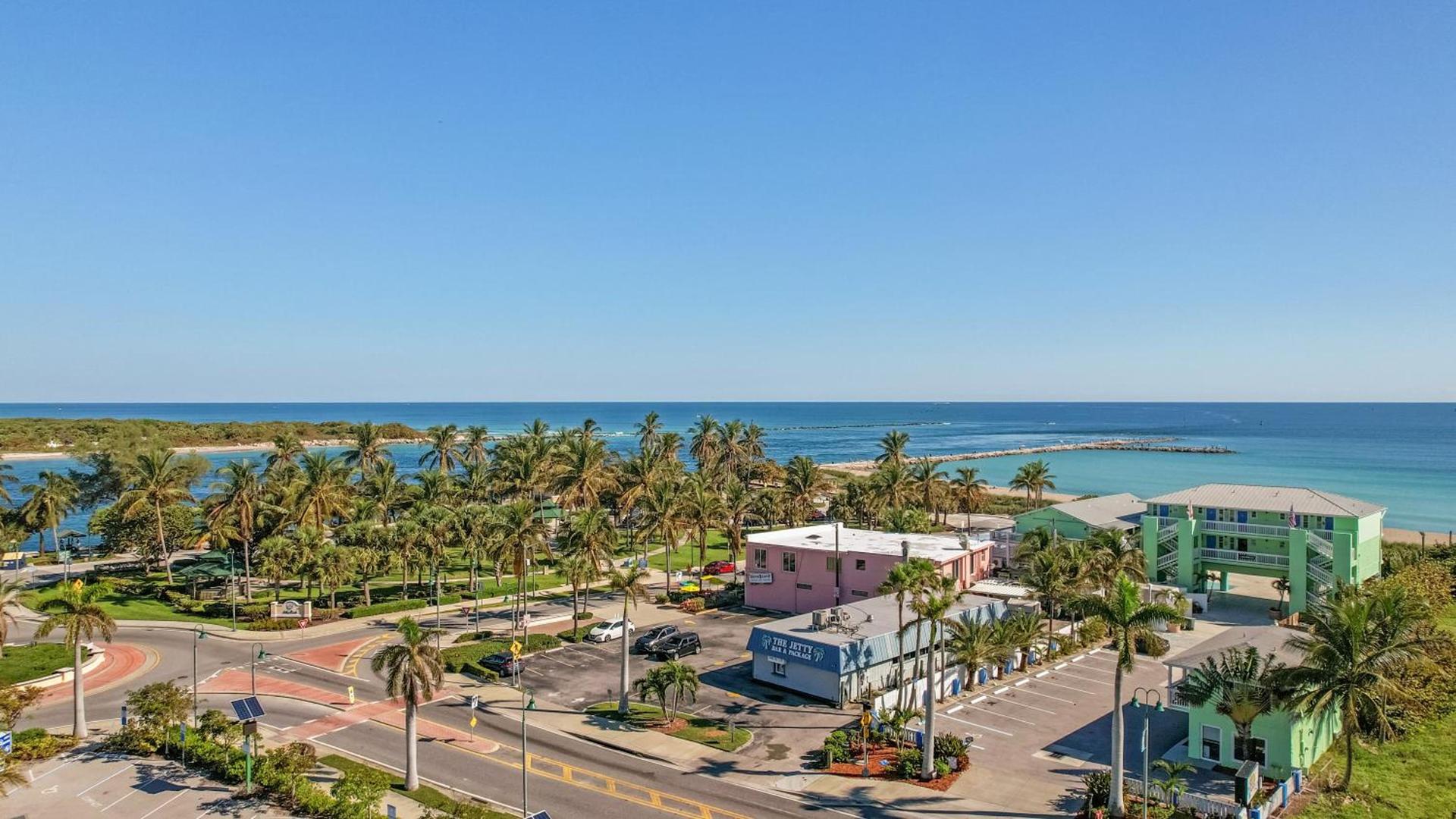 Royal Inn Beach Hutchinson Island photo 8