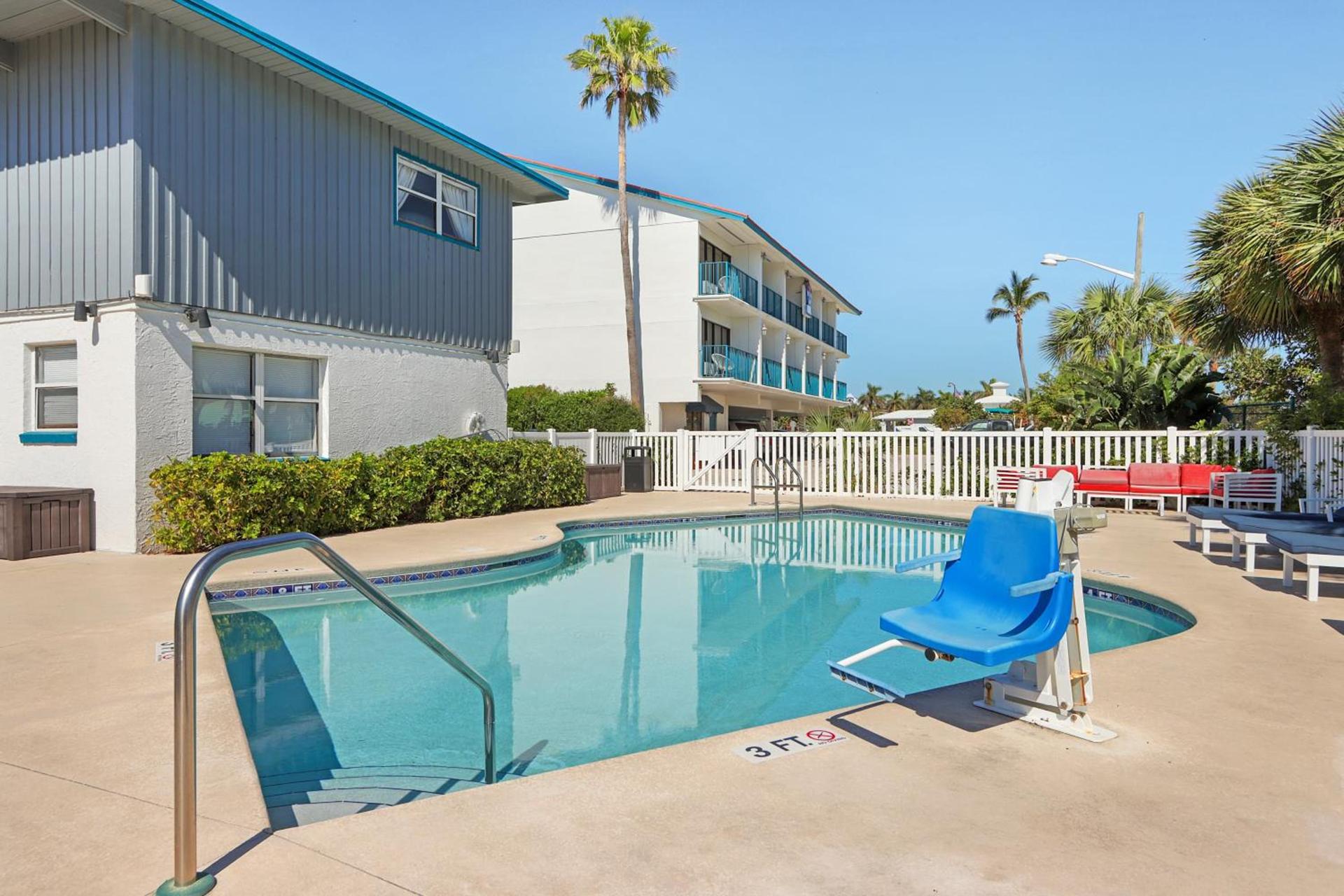 Royal Inn Beach Hutchinson Island photo 12