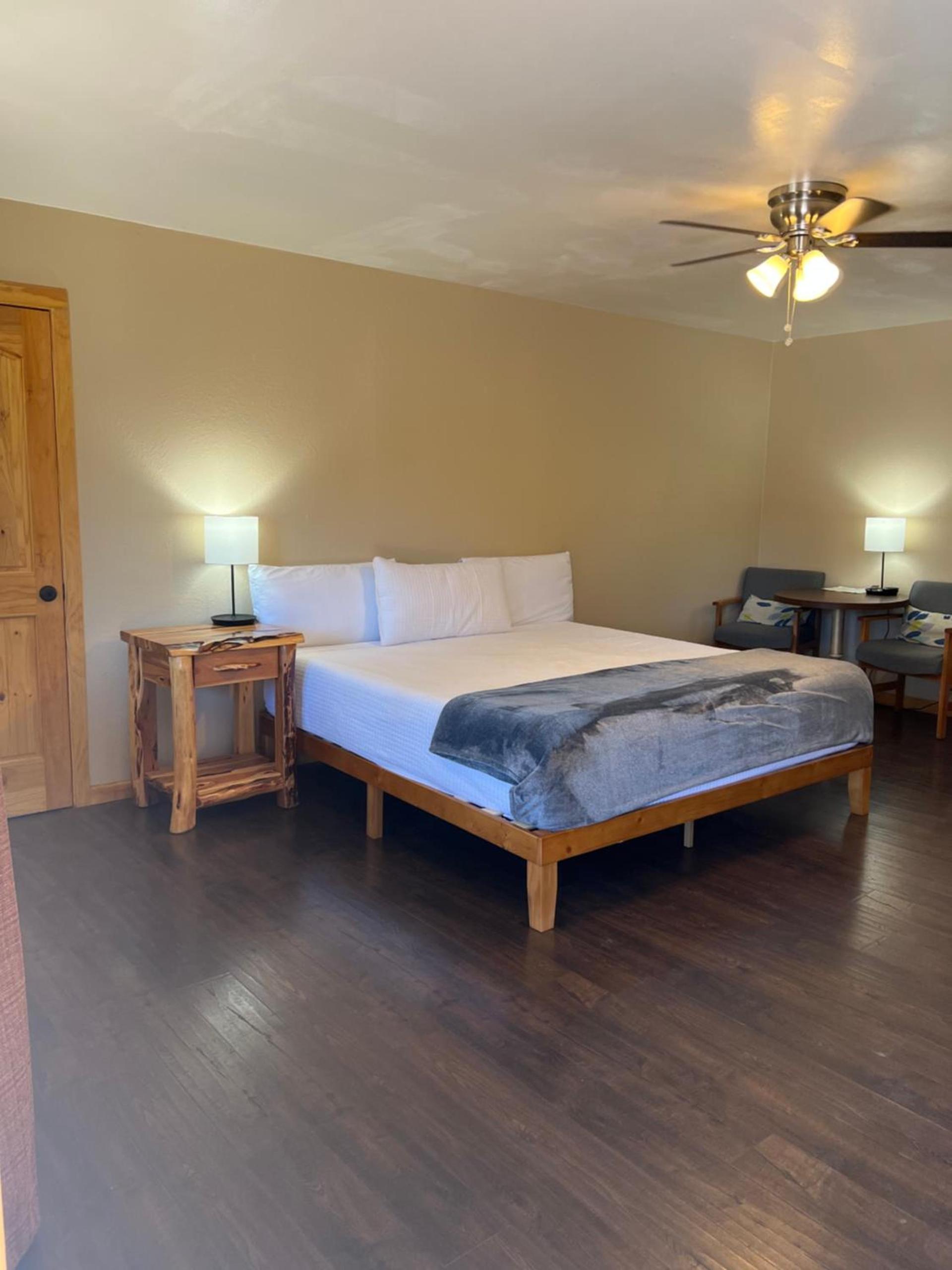 TimberLodge Inn photo 3