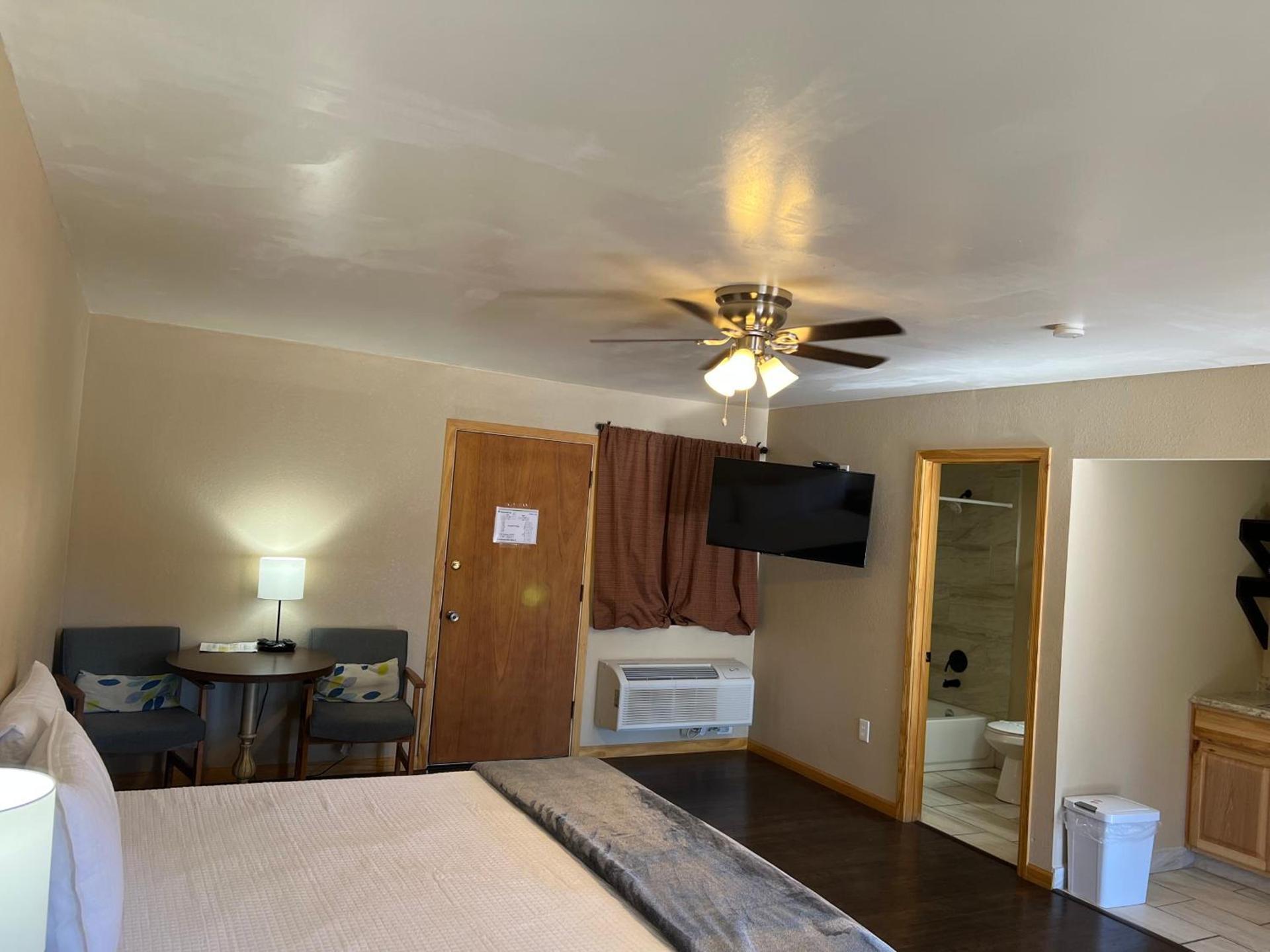 TimberLodge Inn photo 30