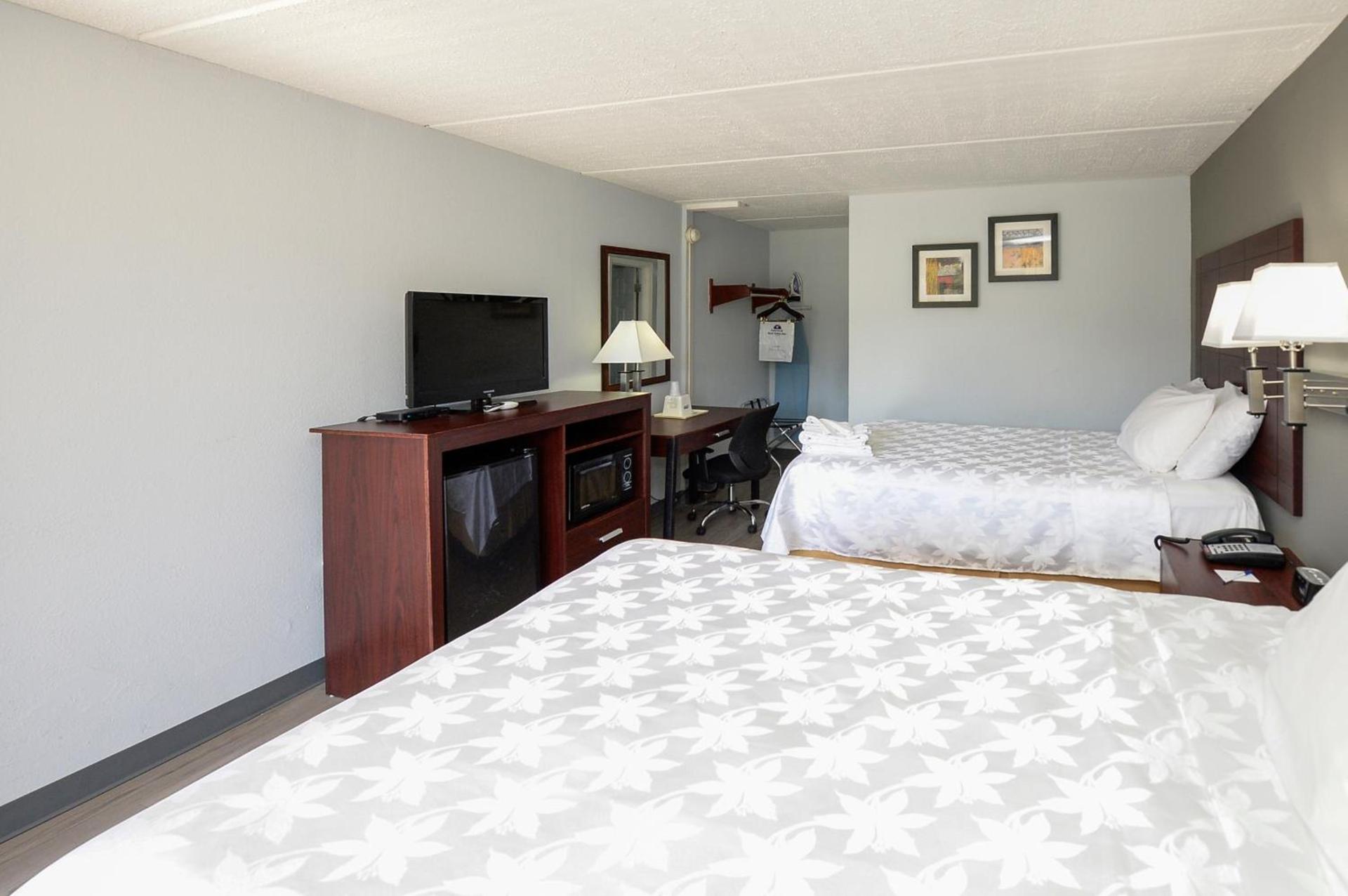Americas Best Value Inn at Central Valley-Woodbury photo 6