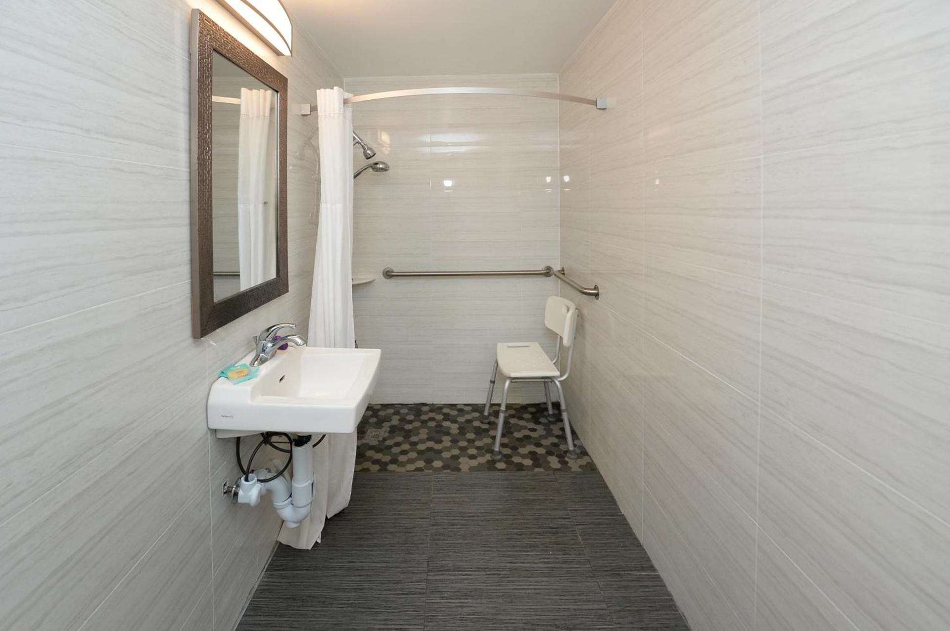 Americas Best Value Inn at Central Valley-Woodbury photo 9