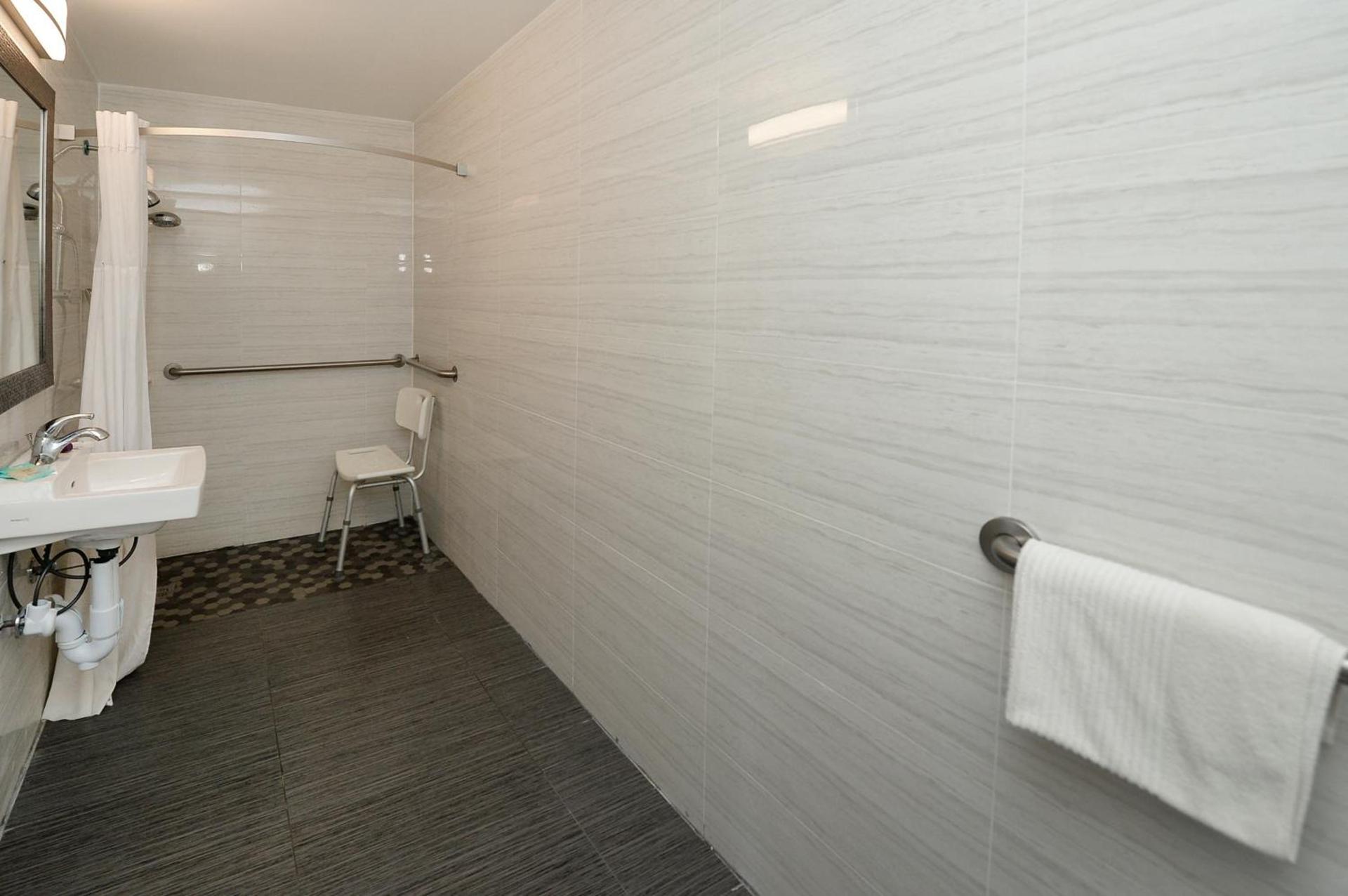 Americas Best Value Inn at Central Valley-Woodbury photo 8