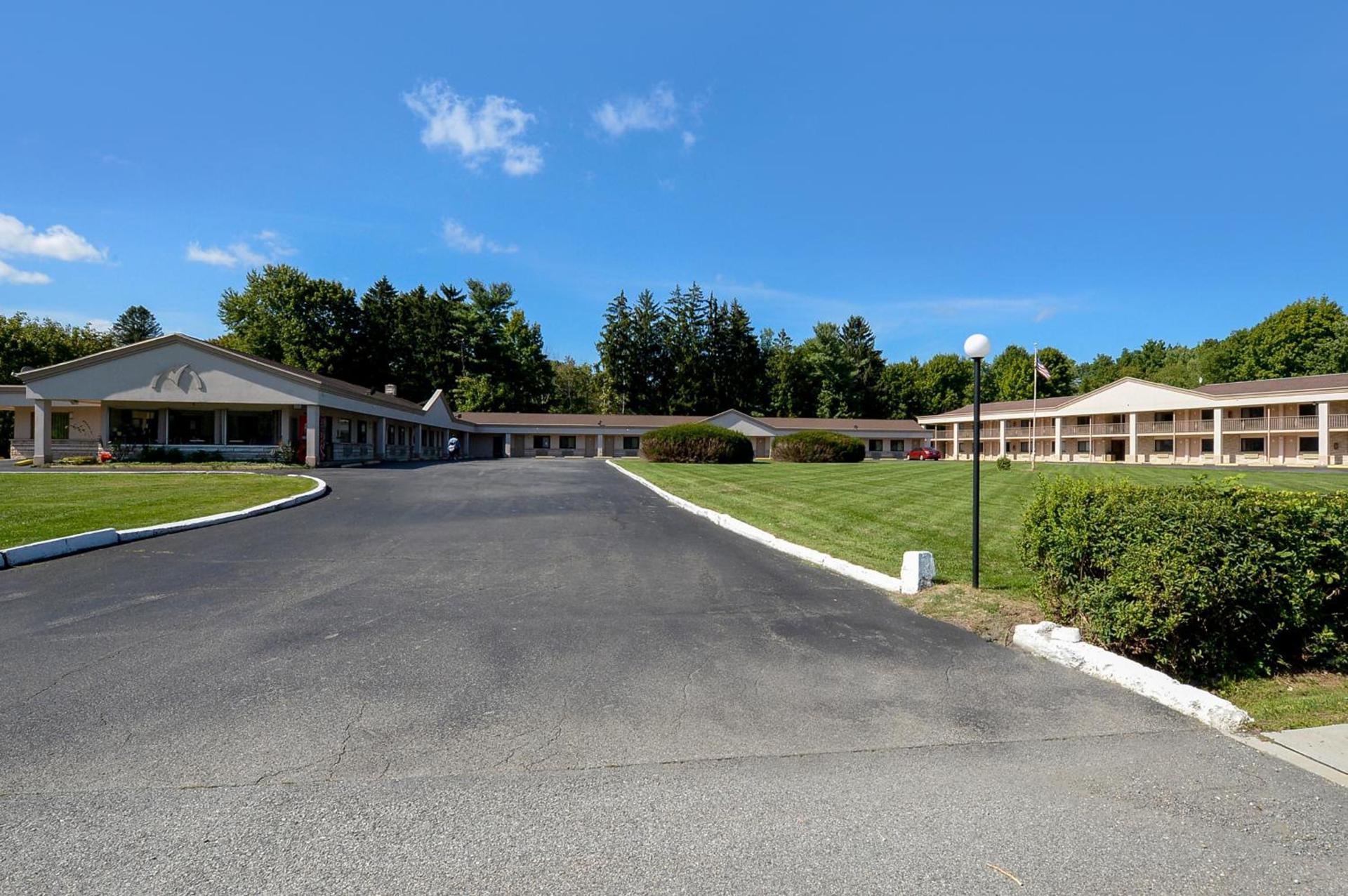 Americas Best Value Inn at Central Valley-Woodbury photo 16