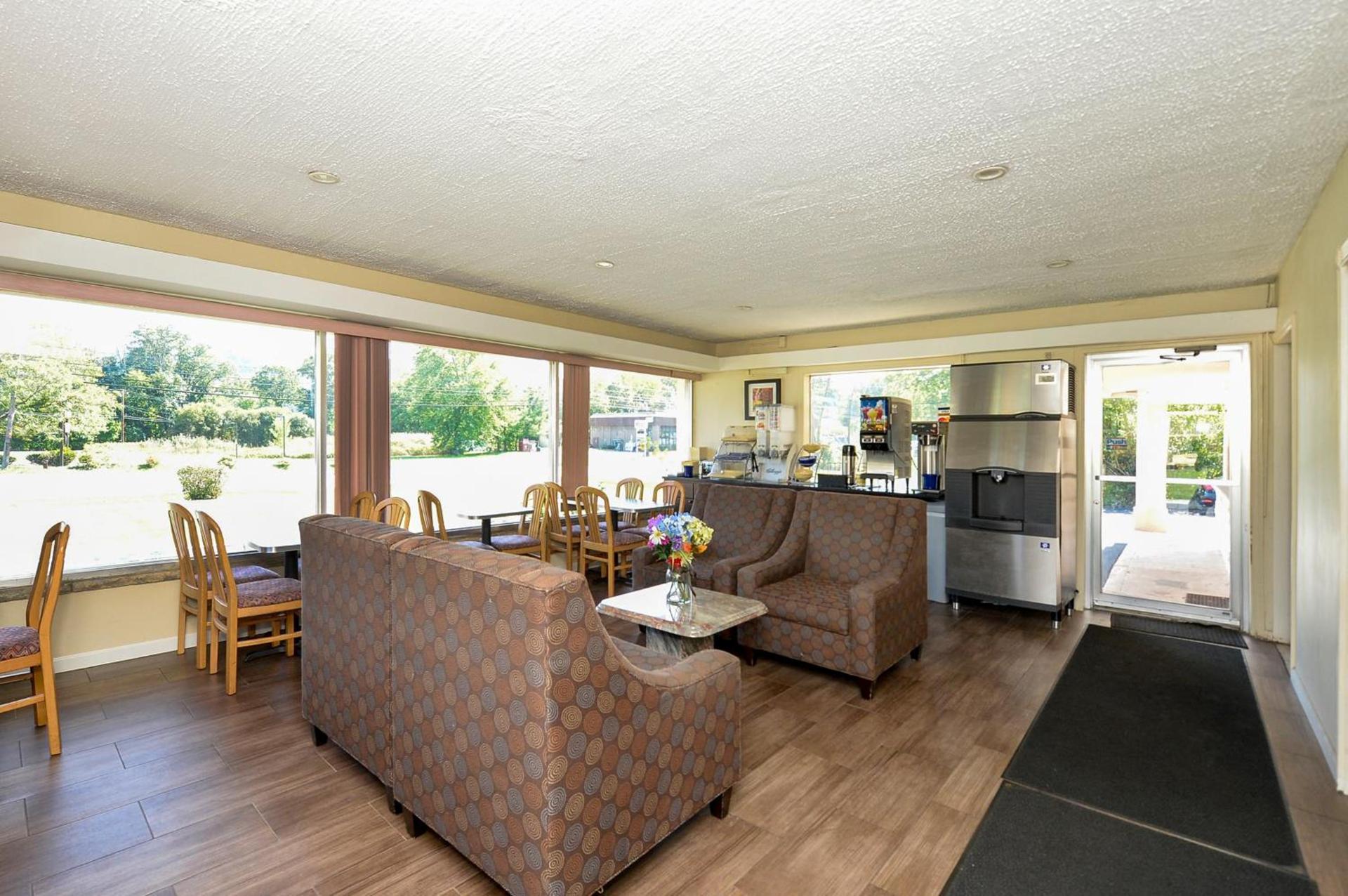 Americas Best Value Inn at Central Valley-Woodbury photo 30