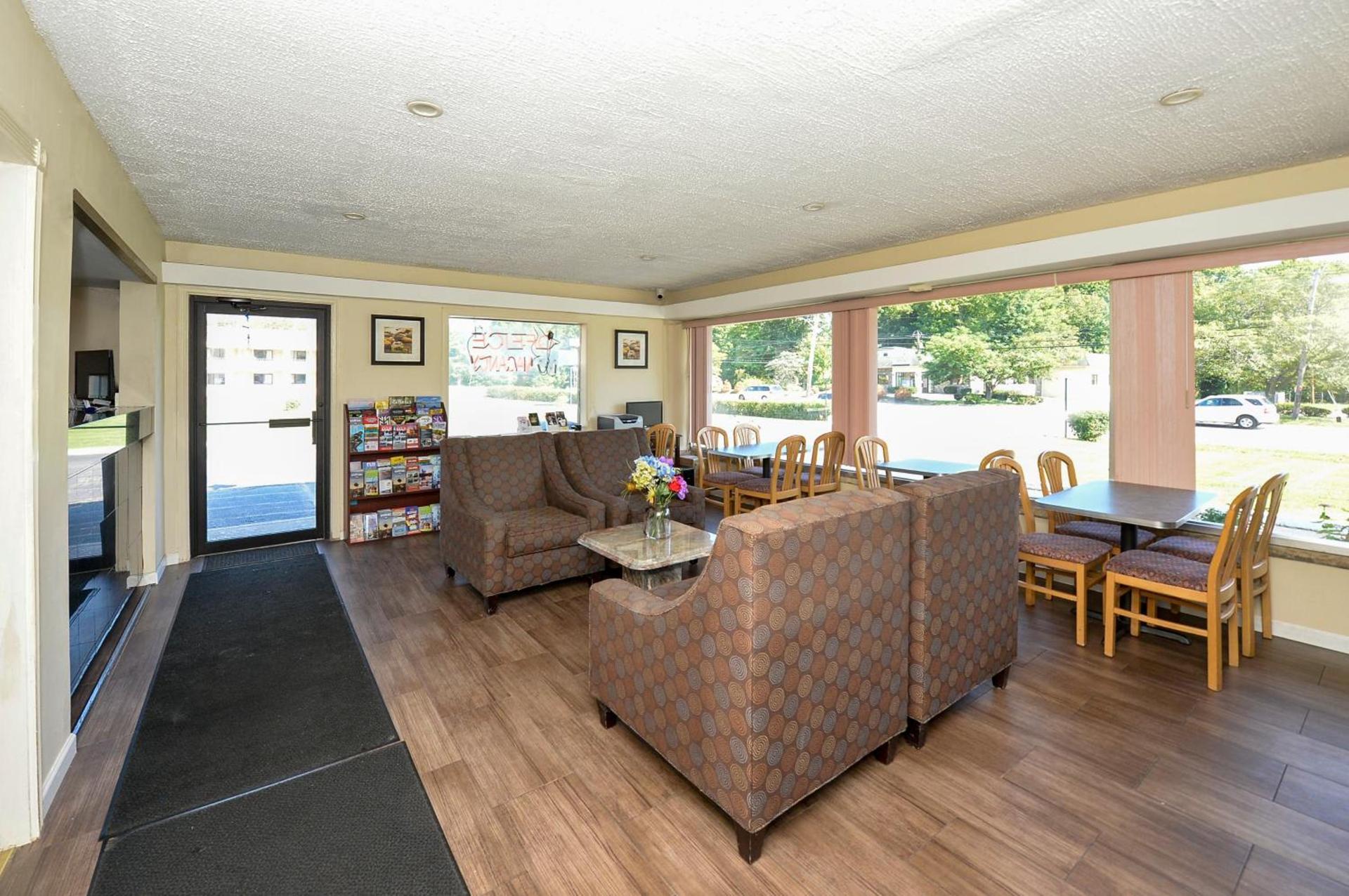 Americas Best Value Inn at Central Valley-Woodbury photo 26