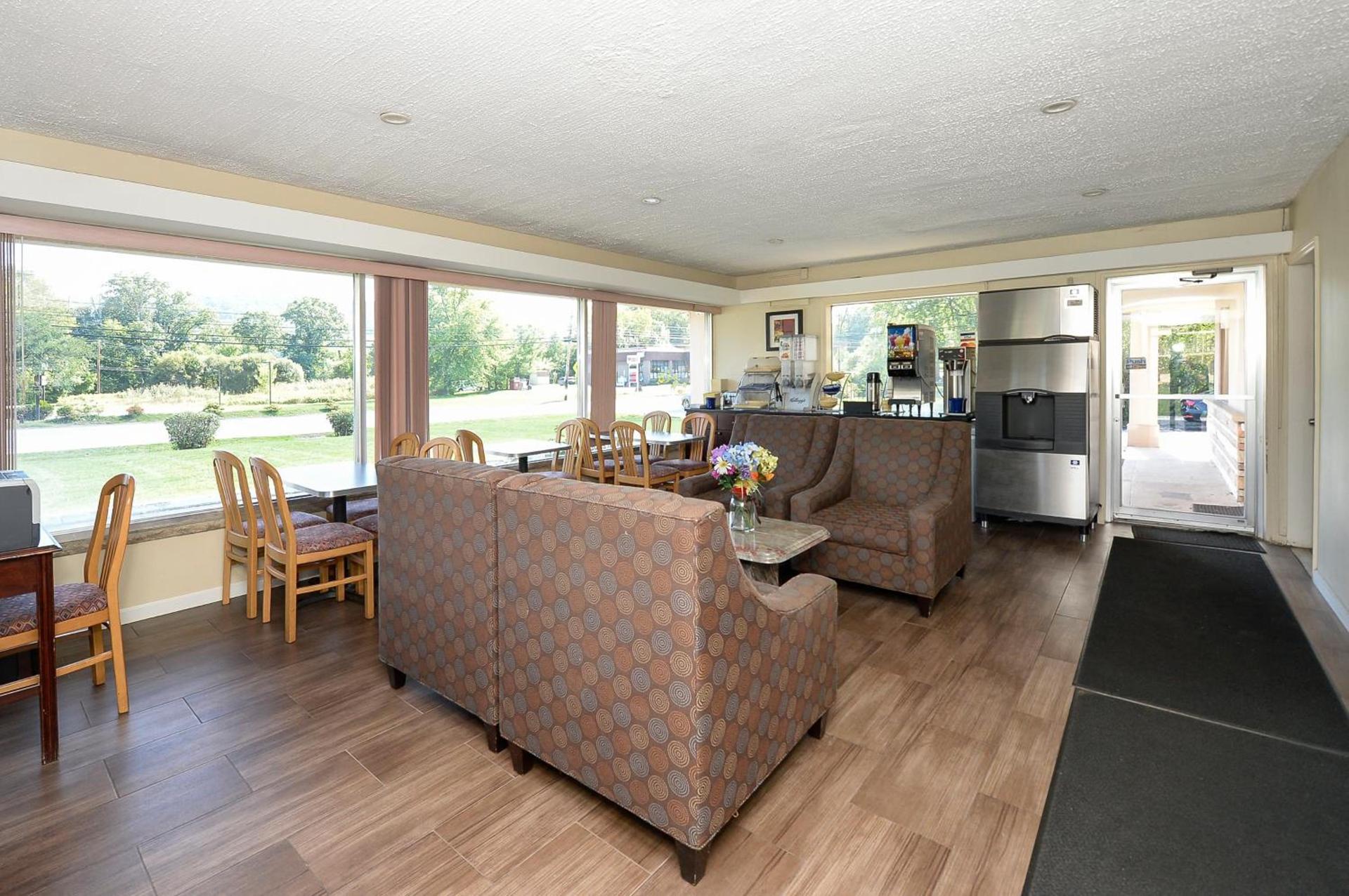 Americas Best Value Inn at Central Valley-Woodbury photo 31