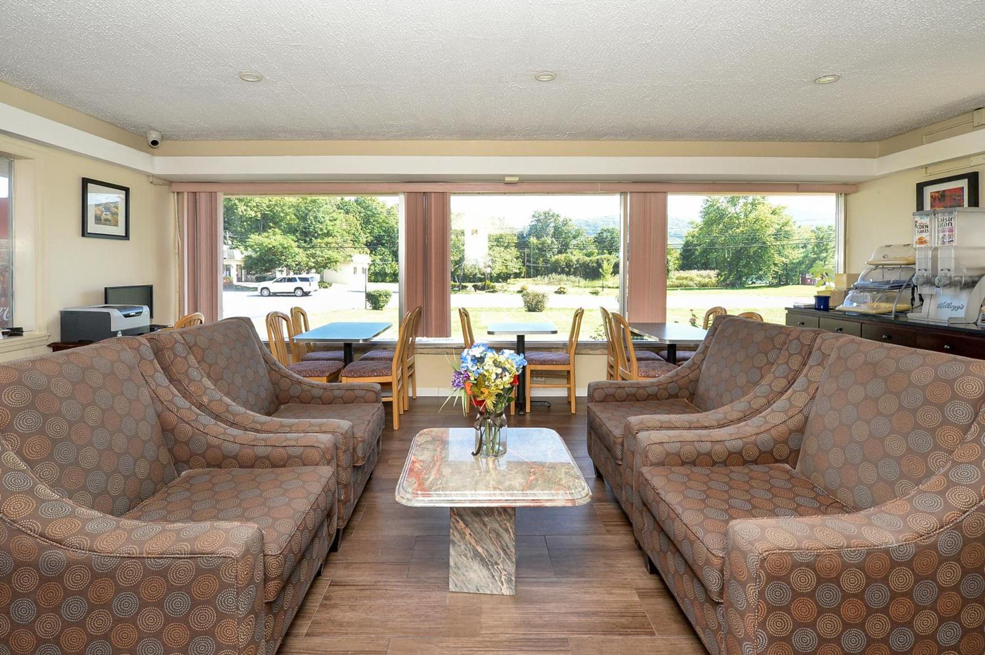 Americas Best Value Inn at Central Valley-Woodbury photo 32